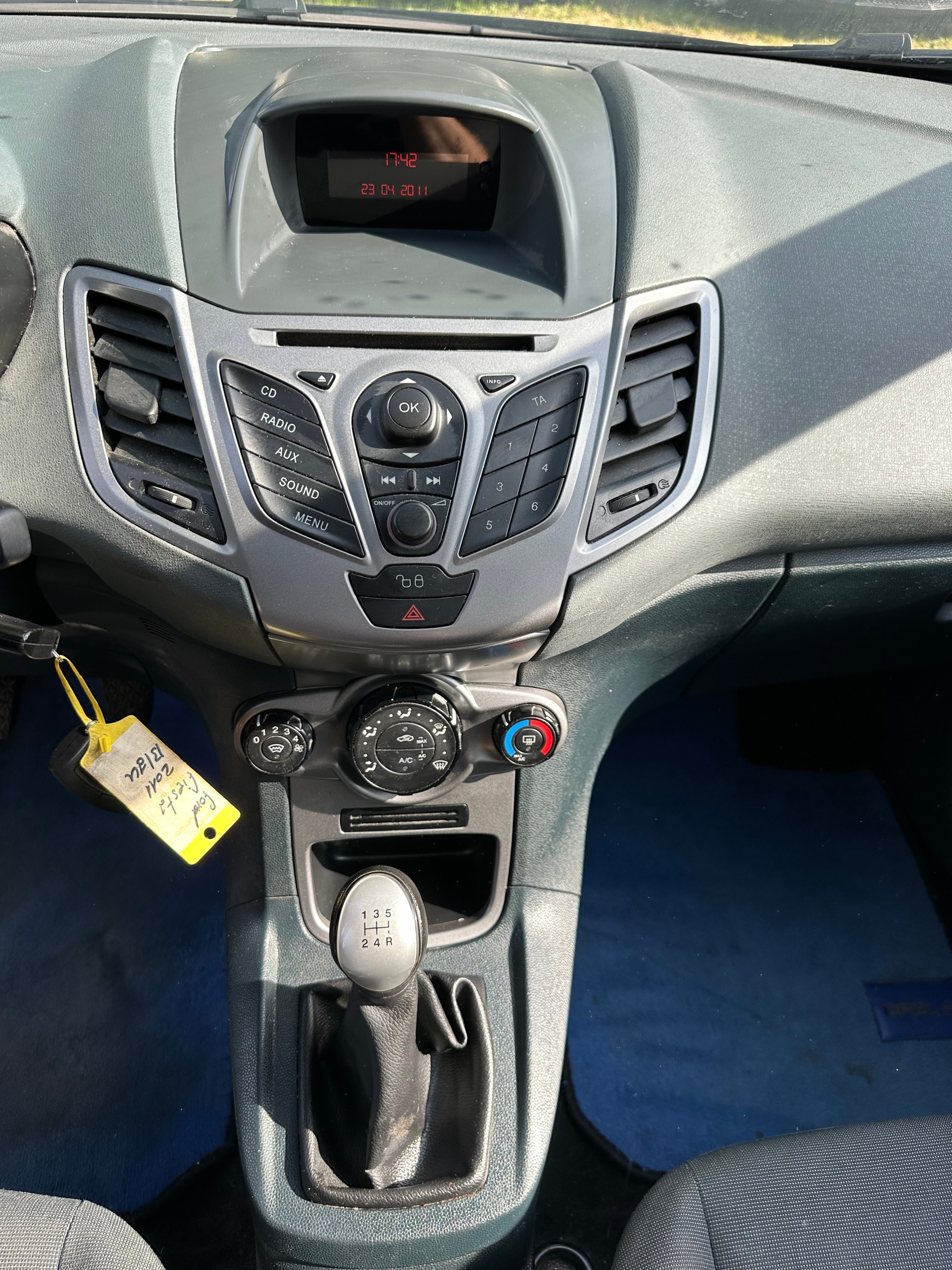 FORD Fiesta 1.25 16V Ambiente-image-11