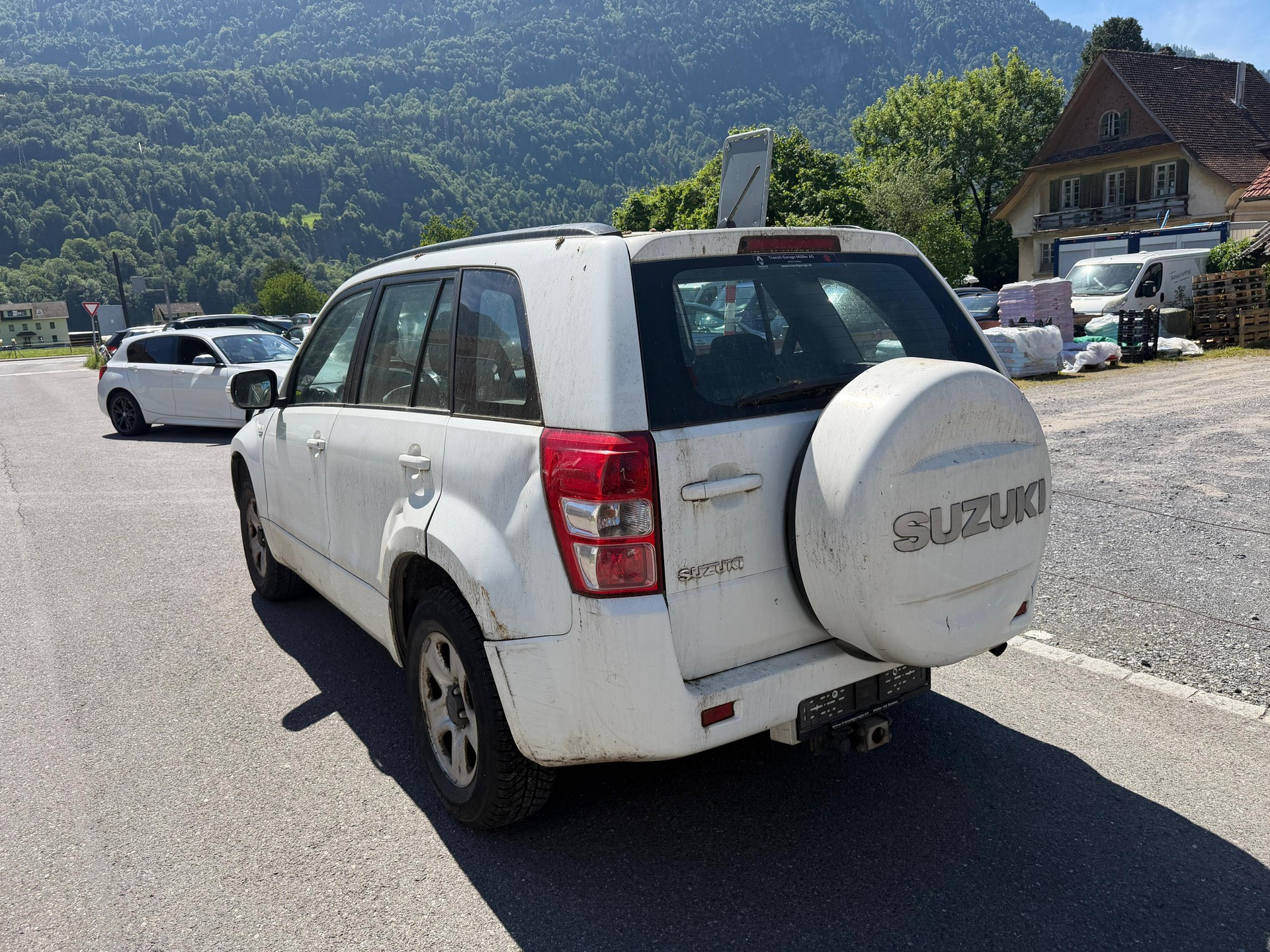 SUZUKI GRAND VITARA-showroom-element-3