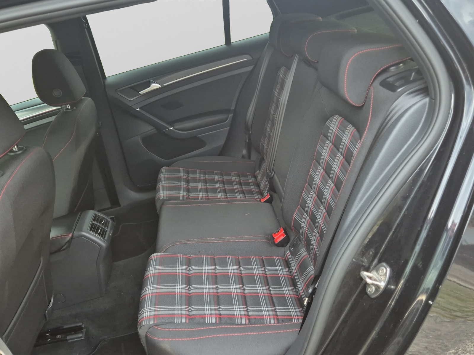 VW Golf 2.0 TSI GTI DSG-image-11
