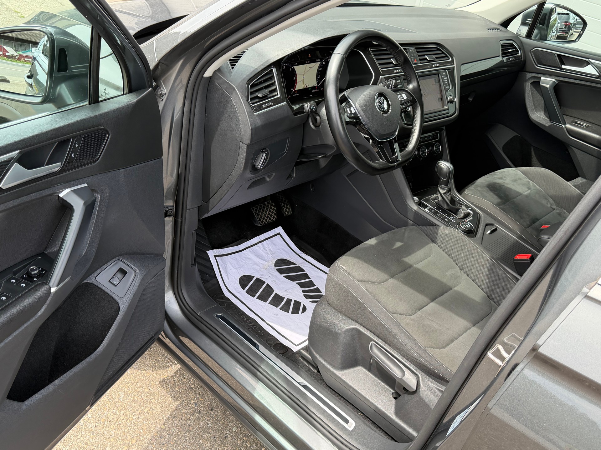 VW Tiguan 2.0 TDI SCR Highline 4Motion DSG-image-8