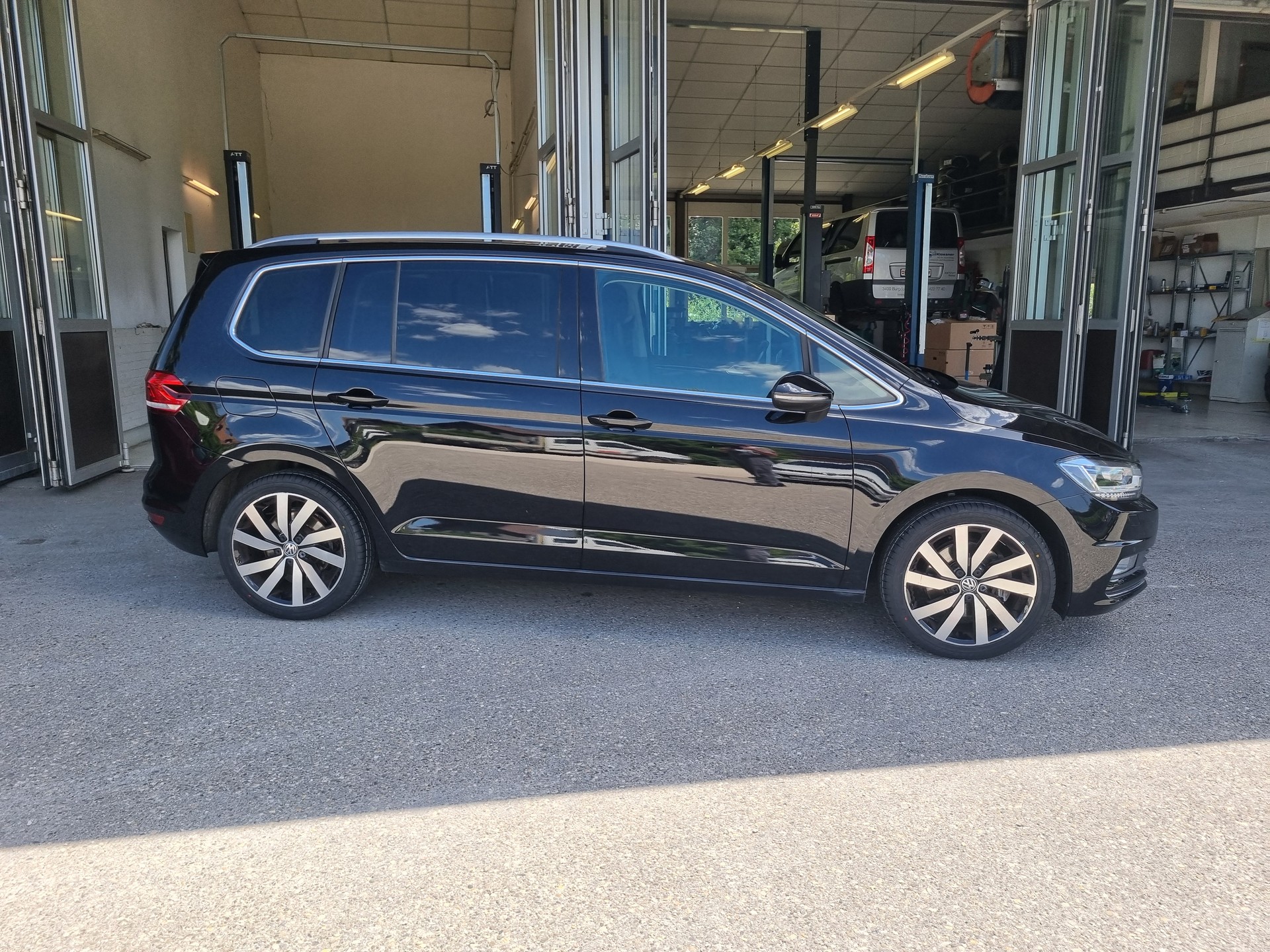 VW Touran 1.8 TSI BlueMotion Technology Highline DSG-showroom-element-2