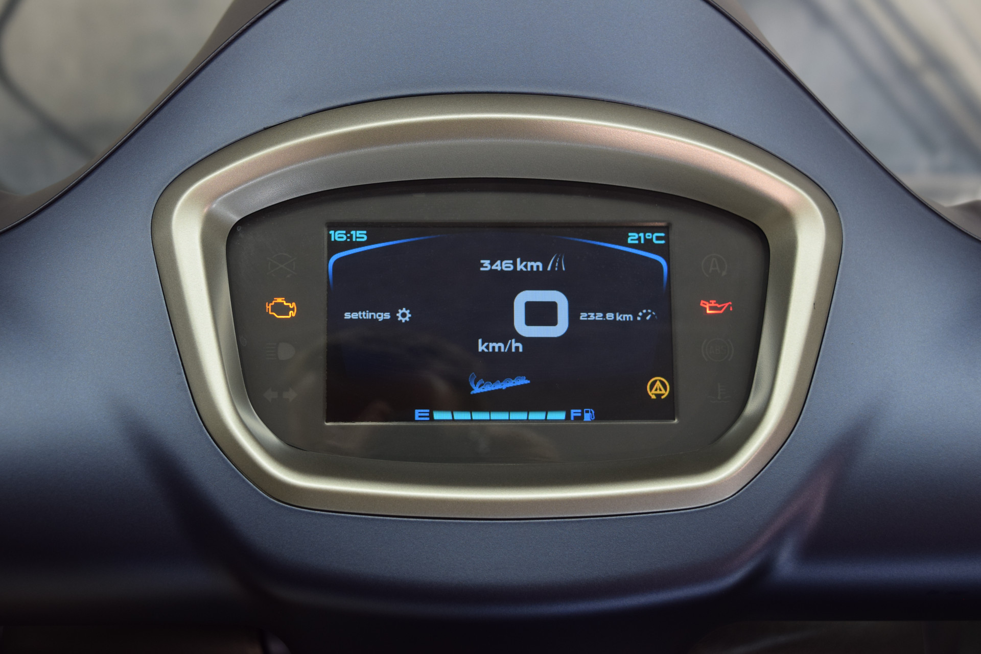 PIAGGIO Vespa GTS 125 Super Tech-image-8