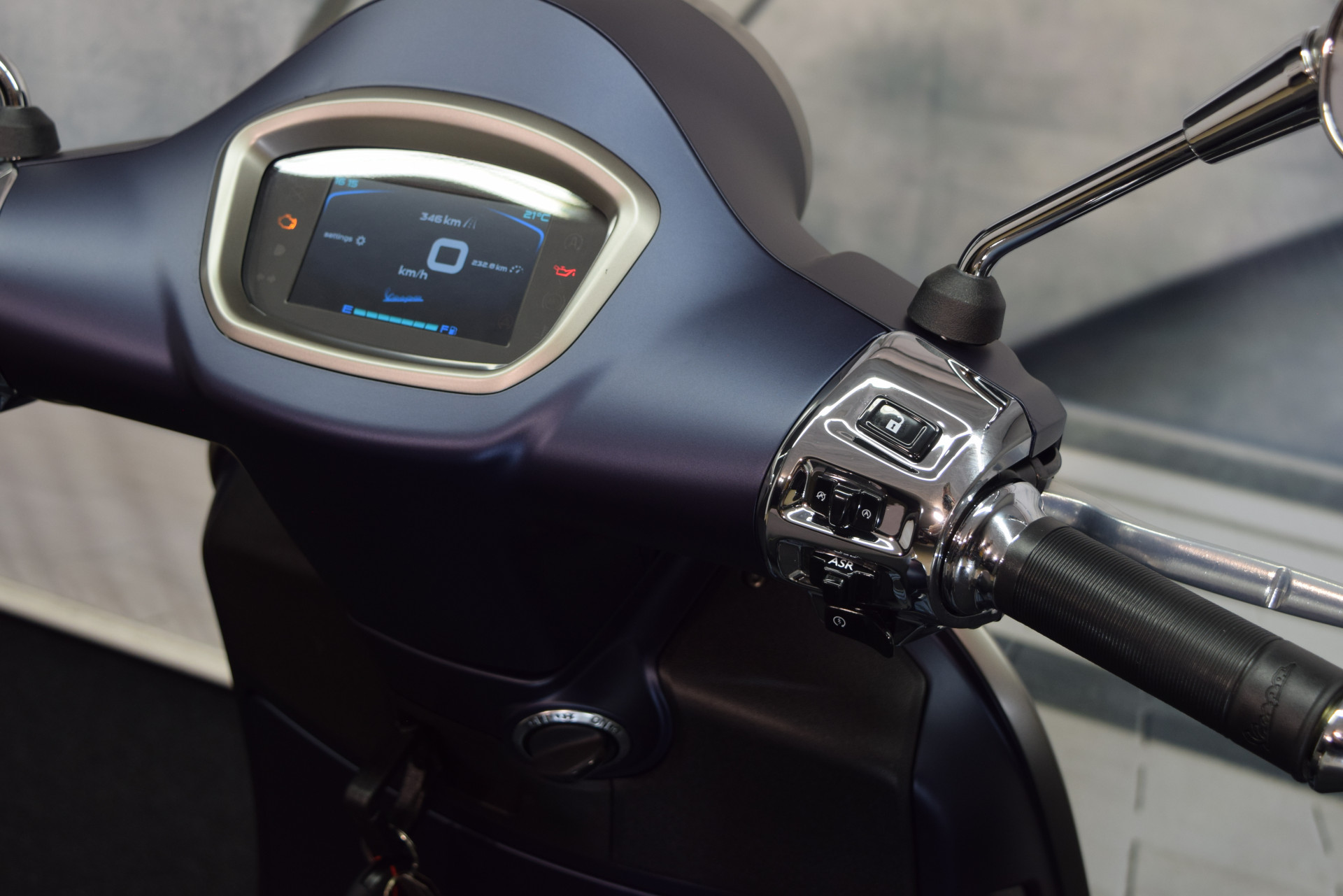PIAGGIO Vespa GTS 125 Super Tech-image-7