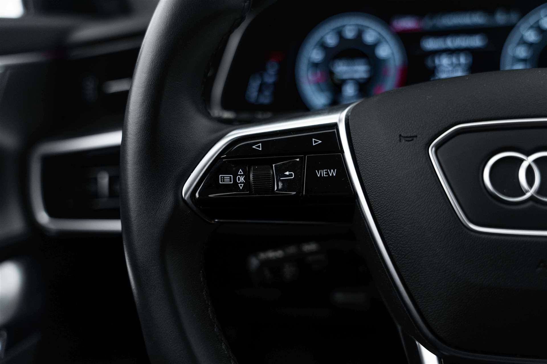 AUDI A6 Avant 45 TFSI Sport S-tronic quattro-image-15