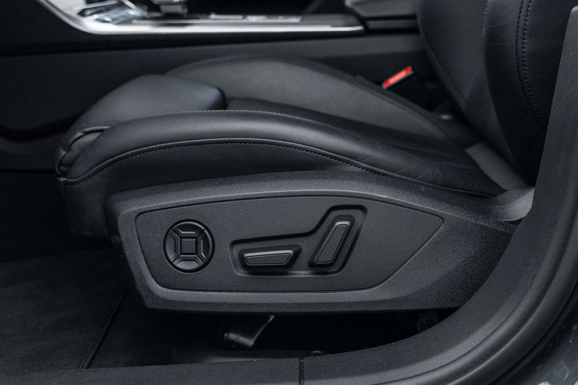 AUDI A6 Avant 45 TFSI Sport S-tronic quattro-image-14