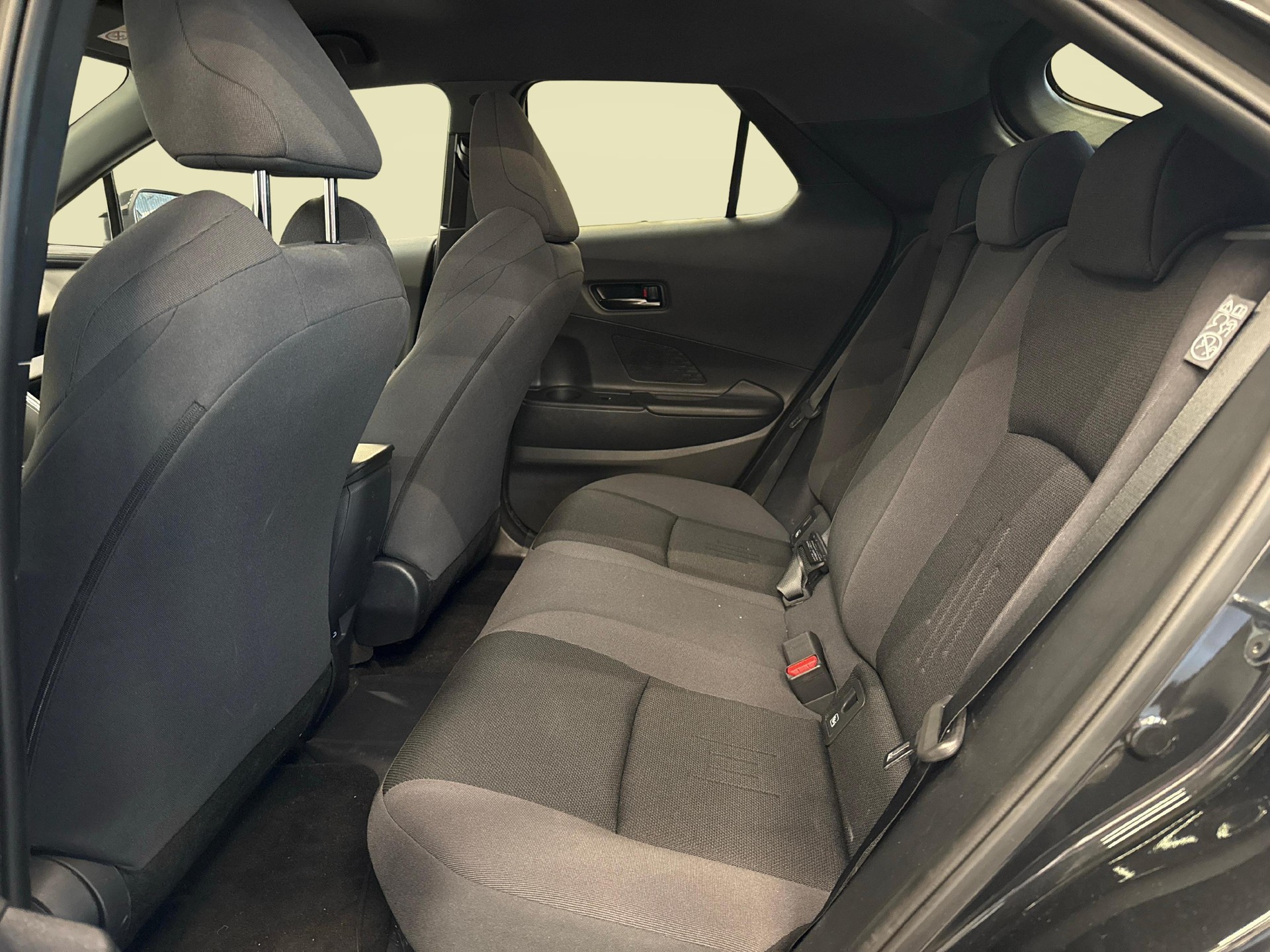 TOYOTA C-HR 2.0 PHEV Swiss Edition-image-10
