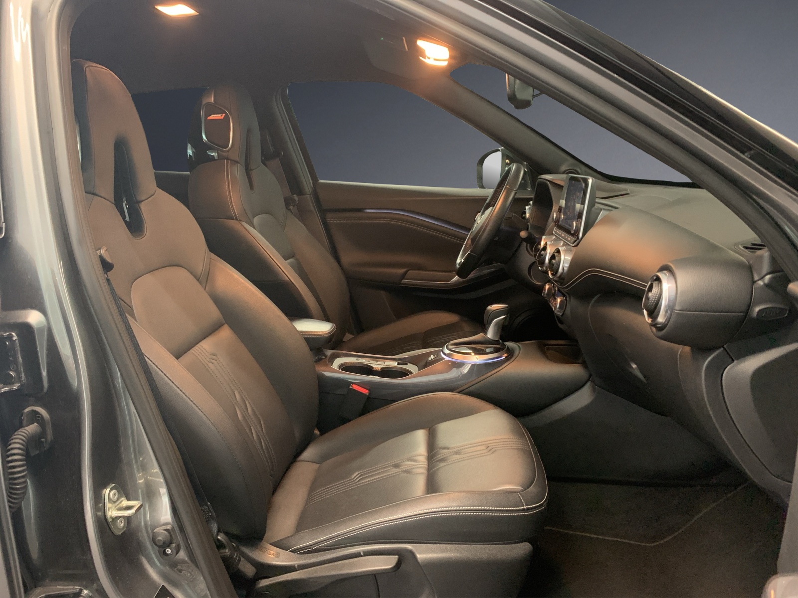 NISSAN Juke 1.6 FHEV Tekna-image-6
