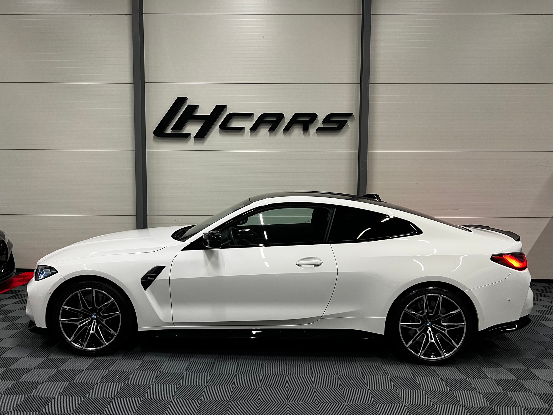 BMW M4 Competition Coupé-image-1