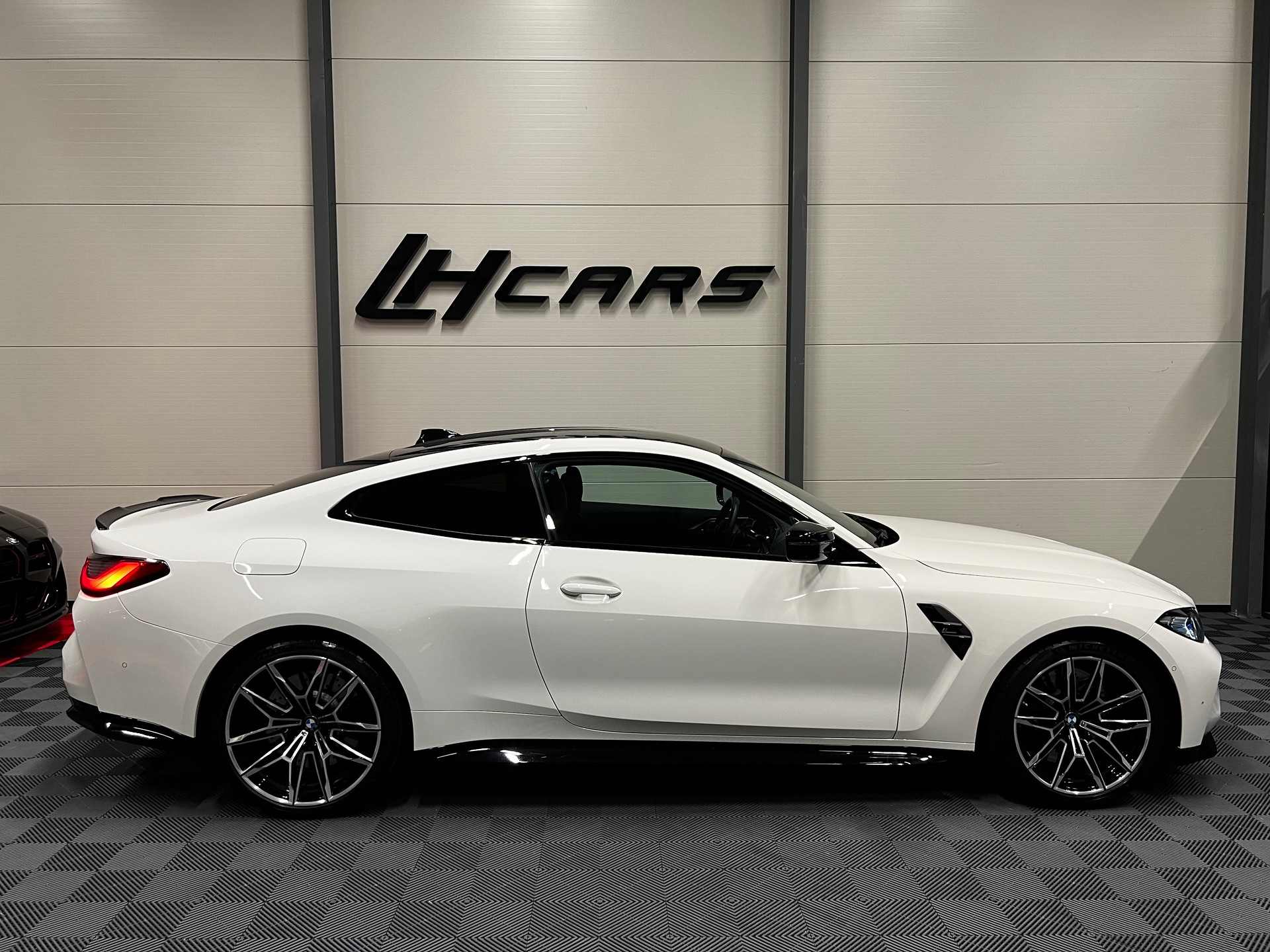 BMW M4 Competition Coupé-image-4