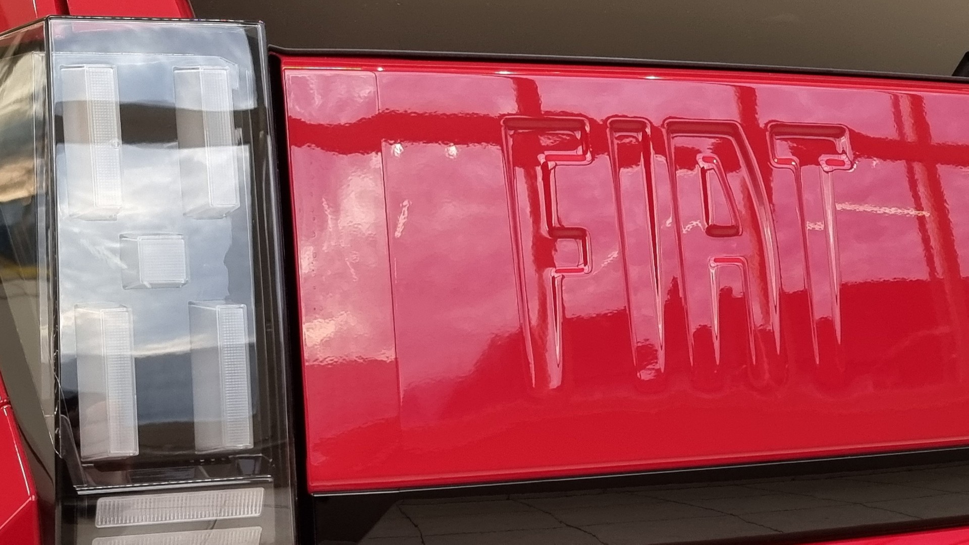 FIAT Grande Panda 1.2 Hybrid La Prima-image-4