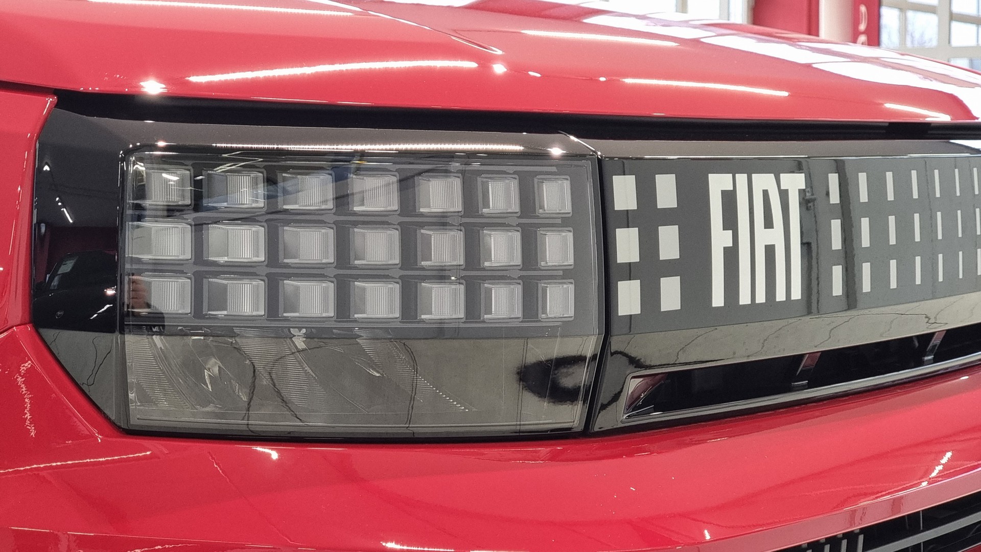 FIAT Grande Panda 1.2 Hybrid La Prima-image-9