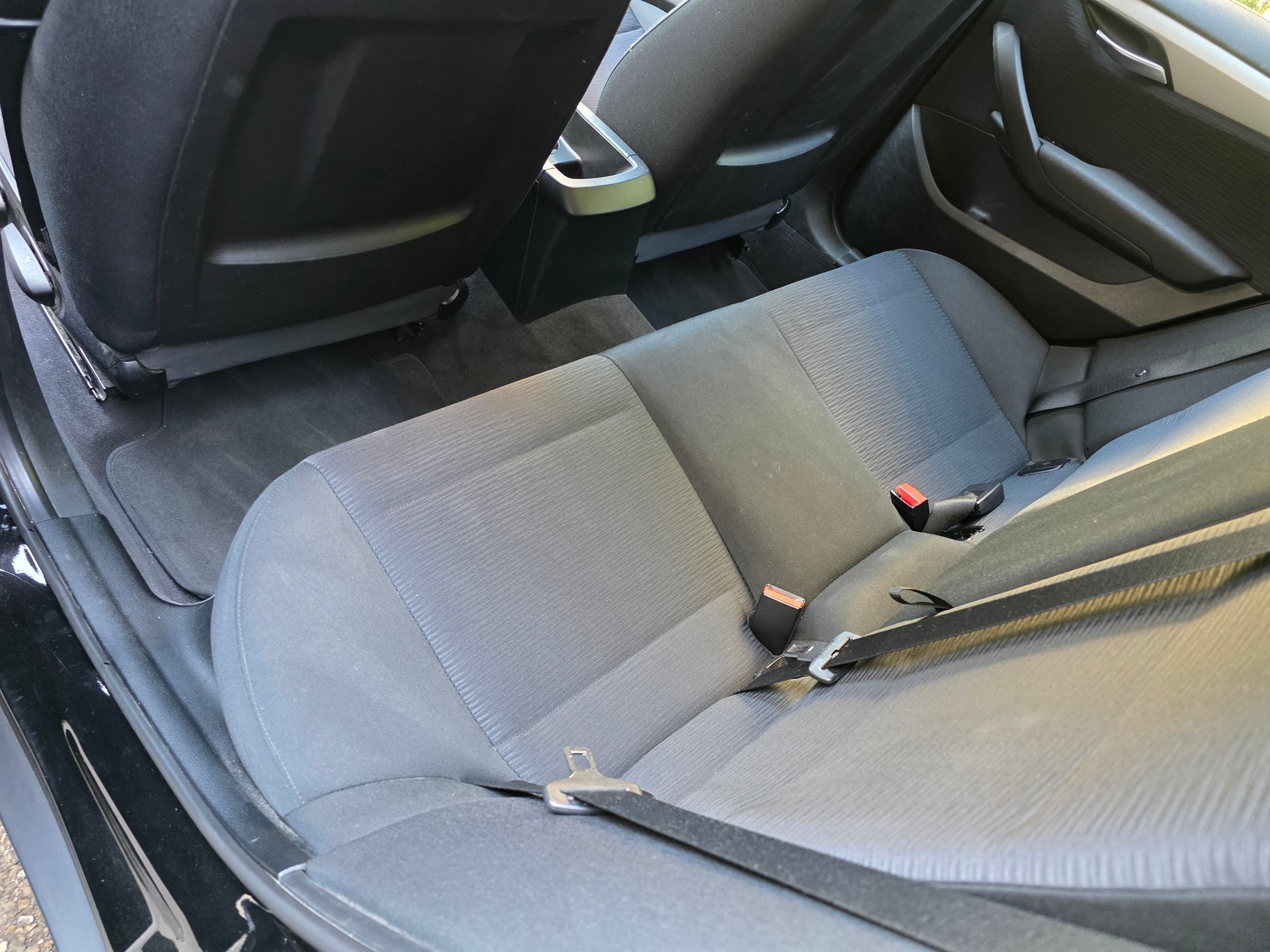 BMW X1 xDrive 18d-image-8