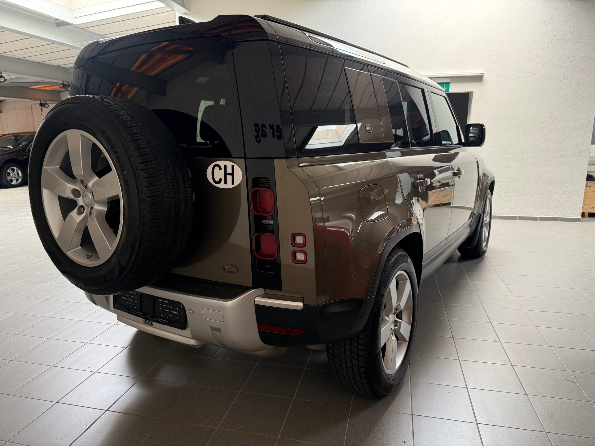 LAND ROVER Defender 110 D240 SD4 First Edition AT8 7 Plätzer-image-9