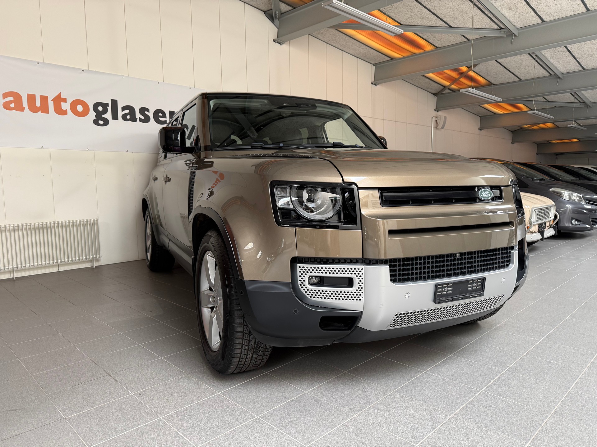 LAND ROVER Defender 110 D240 SD4 First Edition AT8 7 Plätzer-showroom-element-2