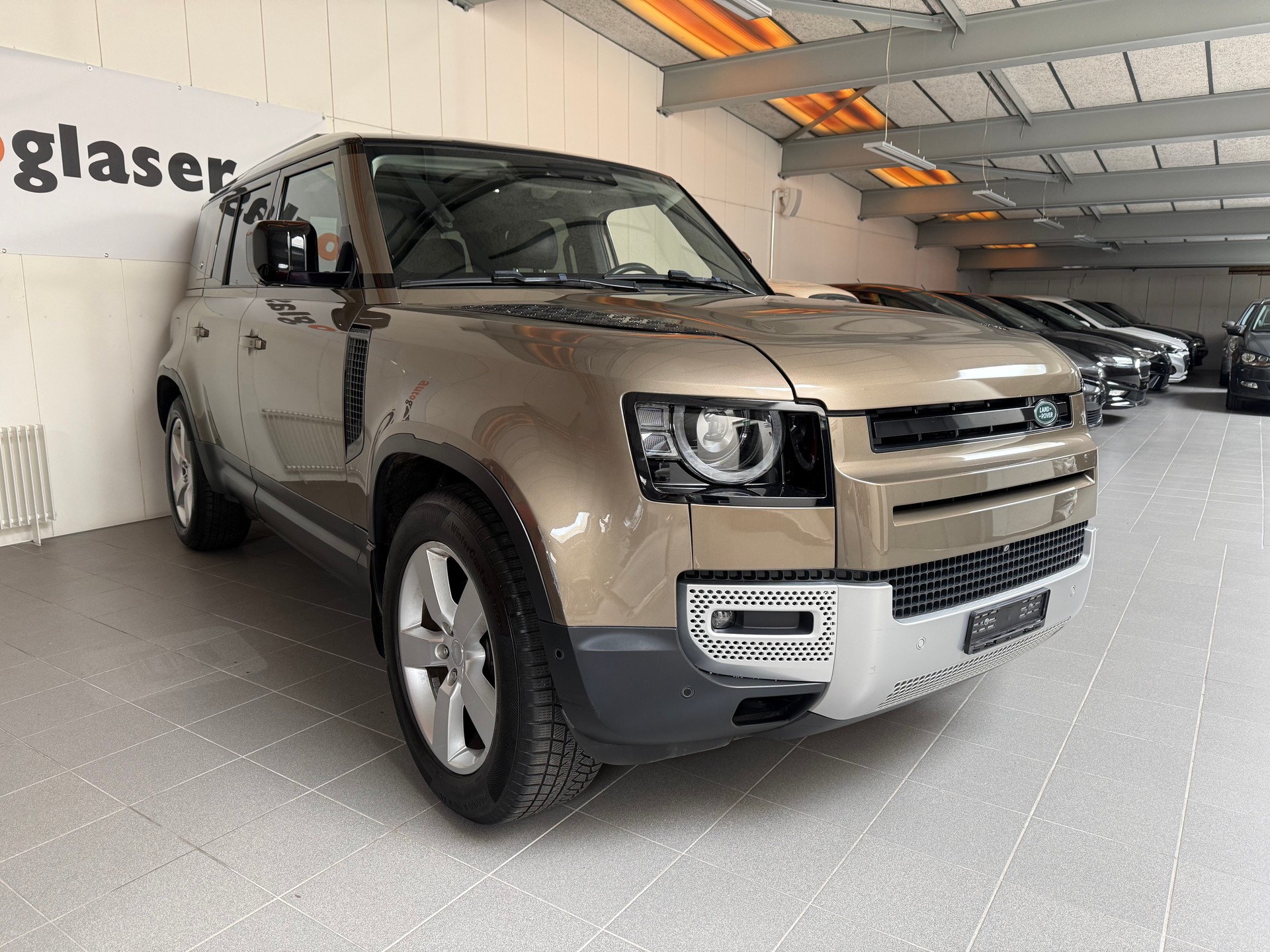 LAND ROVER Defender 110 D240 SD4 First Edition AT8 7 Plätzer-showroom-element-1
