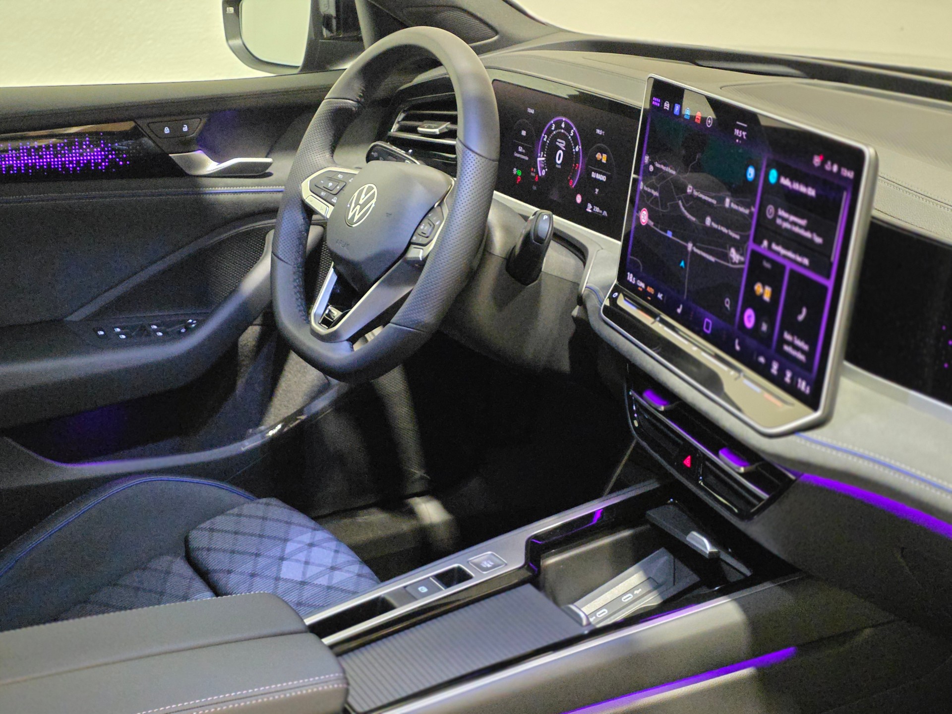 VW Passat Variant 2.0 TSI evo4 R-Line 4 Motion DSG-image-22