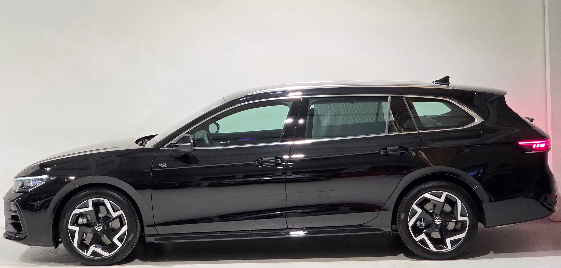 VW Passat Variant 2.0 TSI evo4 R-Line 4 Motion DSG-showroom-element-1