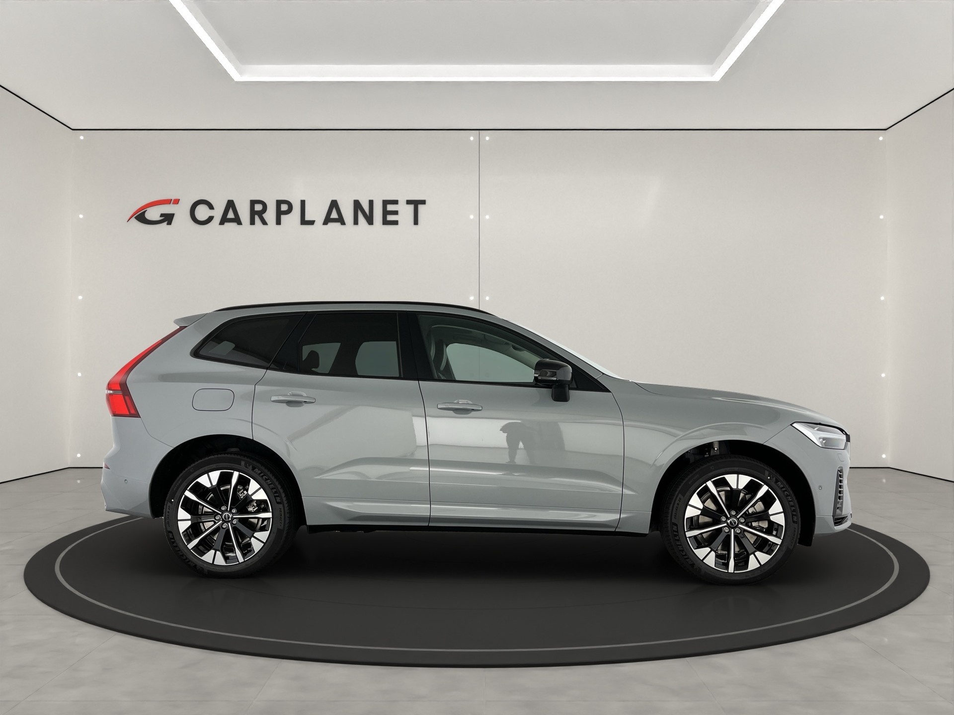 VOLVO XC60 2.0 T8 TE Ultra Dark eAWD-showroom-element-2