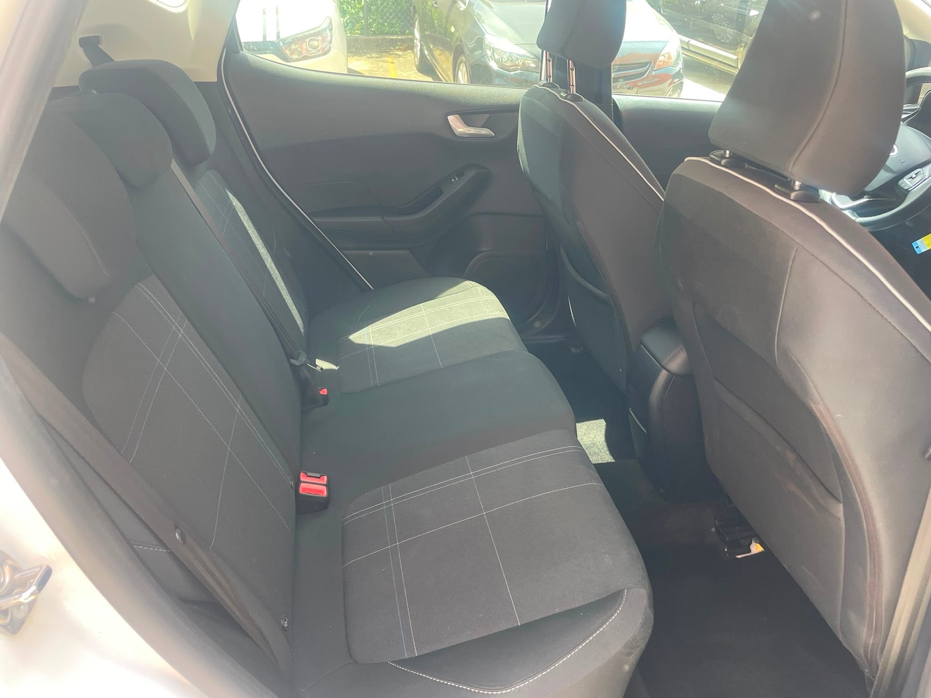 KGM-SsangYong Tivoli 1.6 e-XGi Quartz 2WD-showroom-element-3