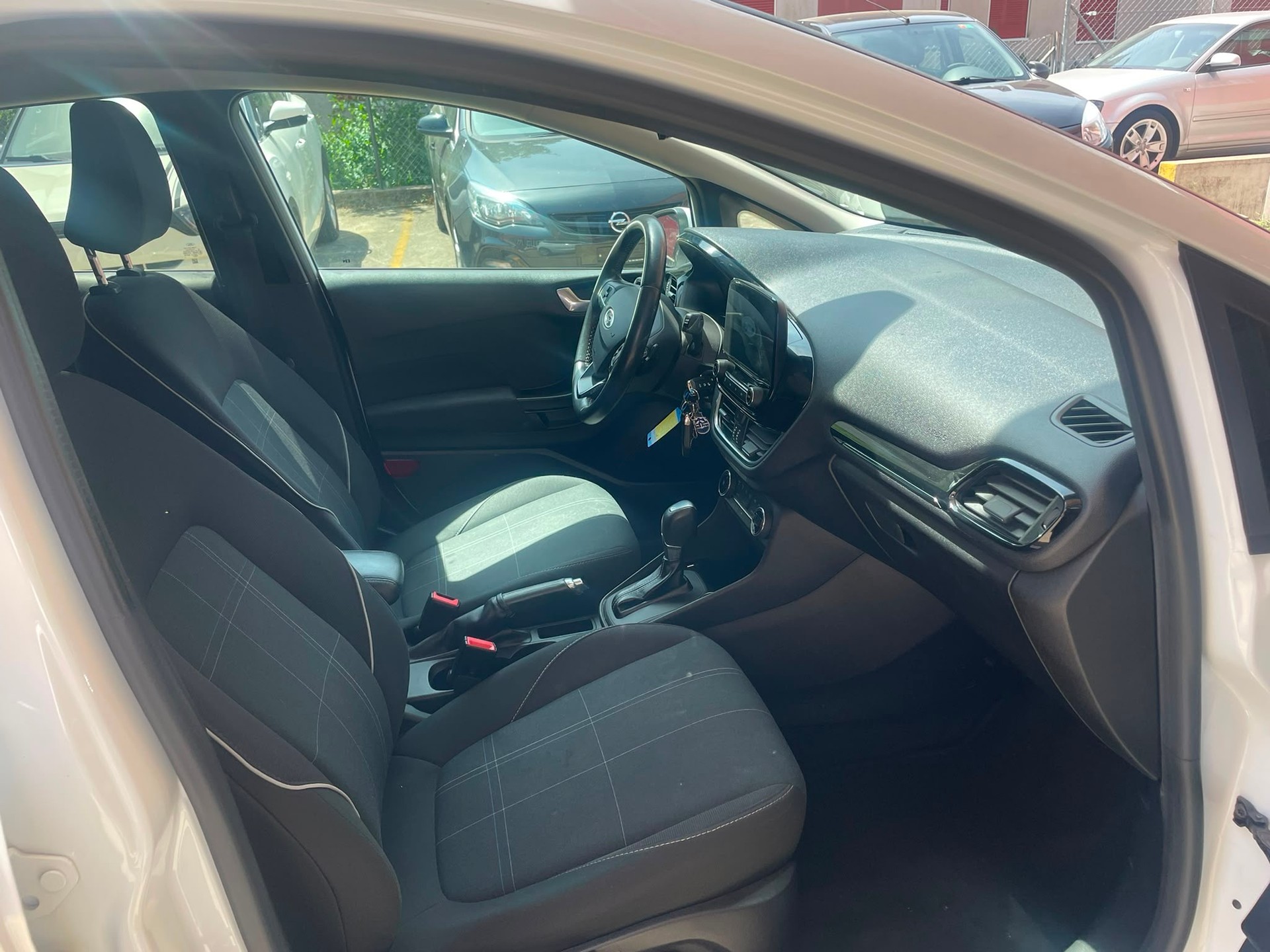 KGM-SsangYong Tivoli 1.6 e-XGi Quartz 2WD-image-4