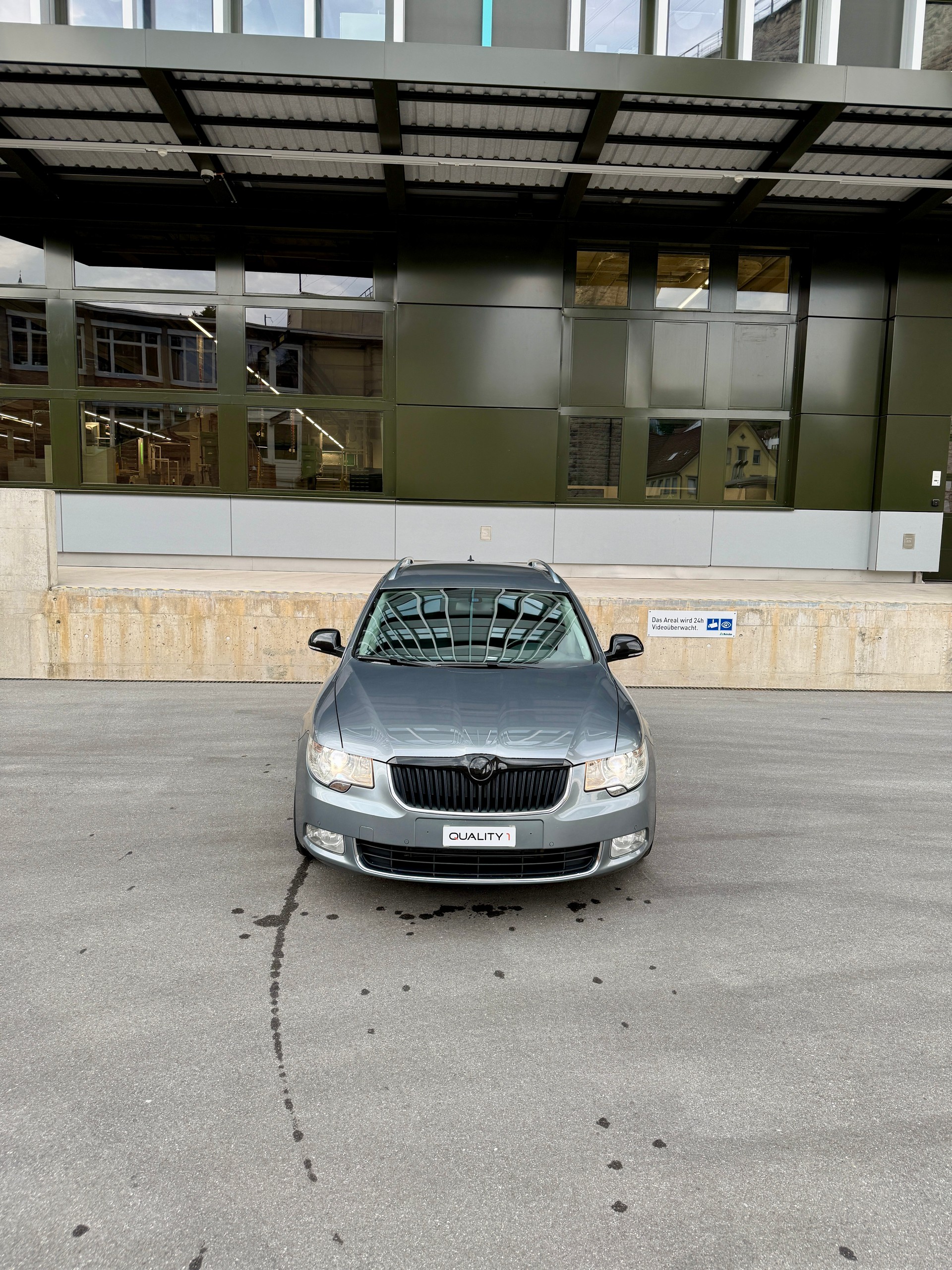 SKODA Superb Combi 2.0 TDi Elegance 4x4 DSG-image-1