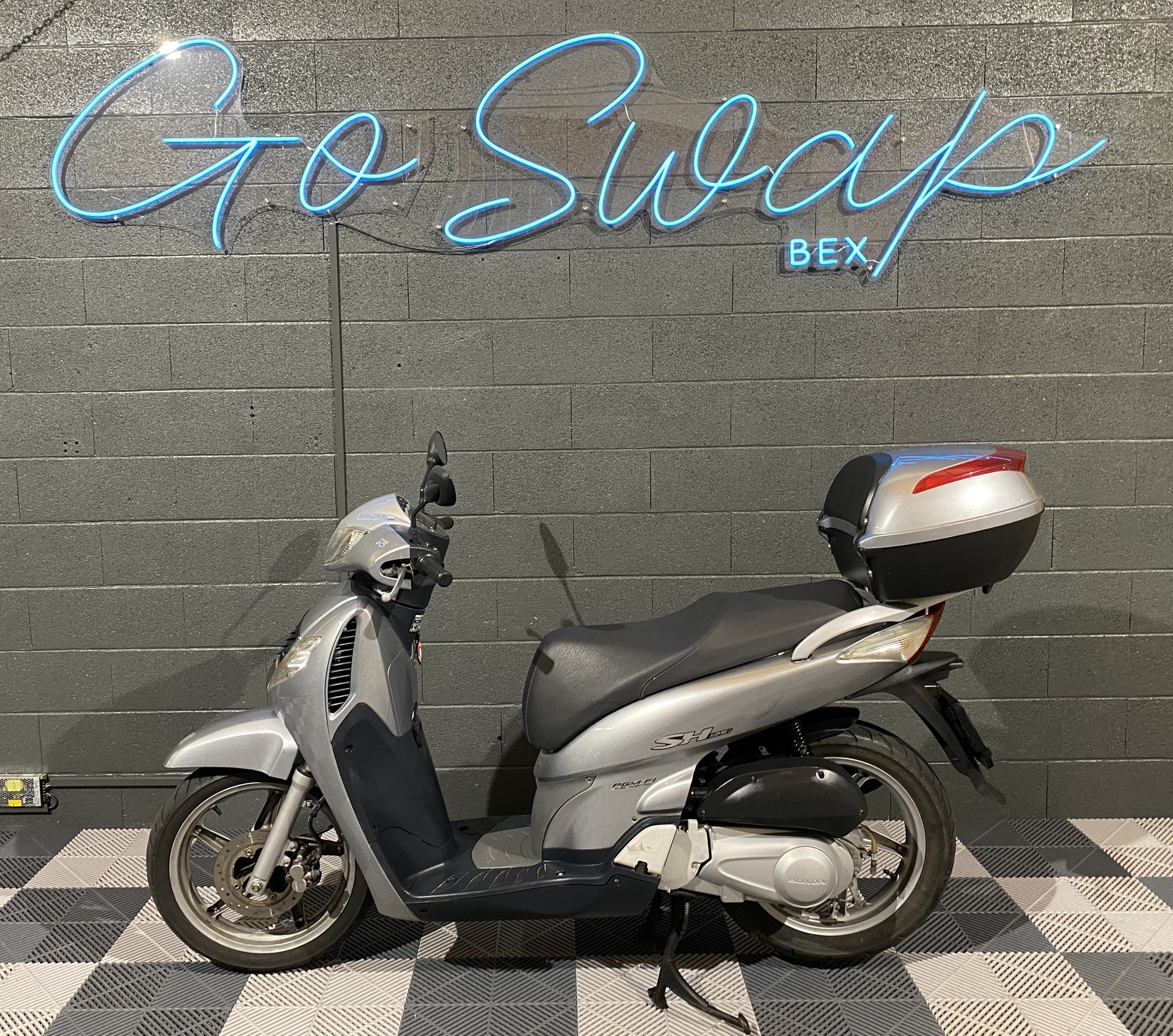 HONDA SH 125 i Topbox-image-10