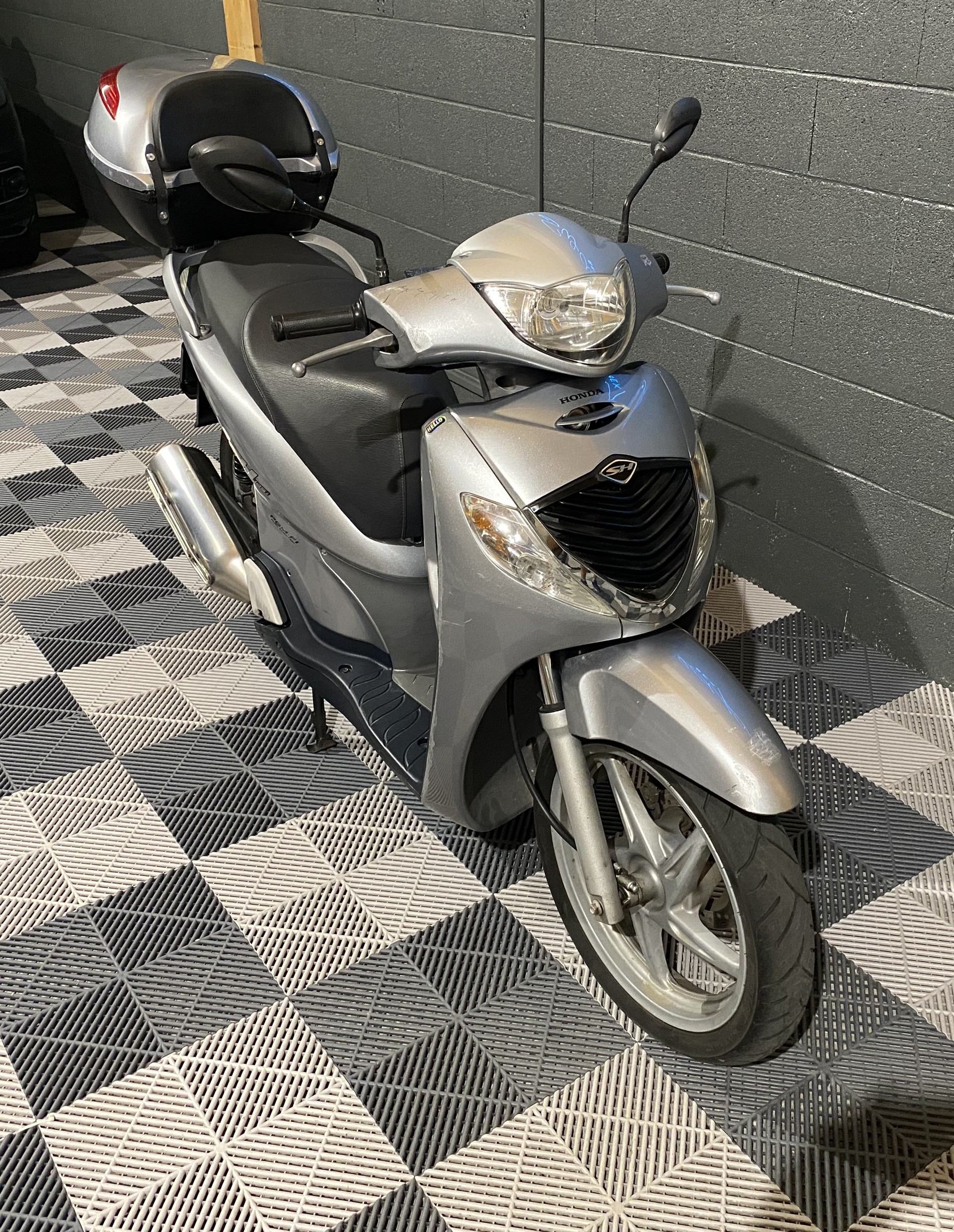 HONDA SH 125 i Topbox-image-2