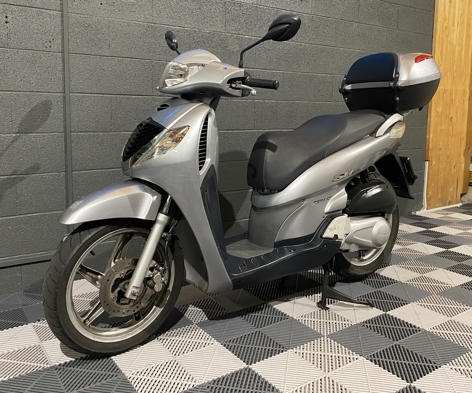 HONDA SH 125 i Topbox-image-9