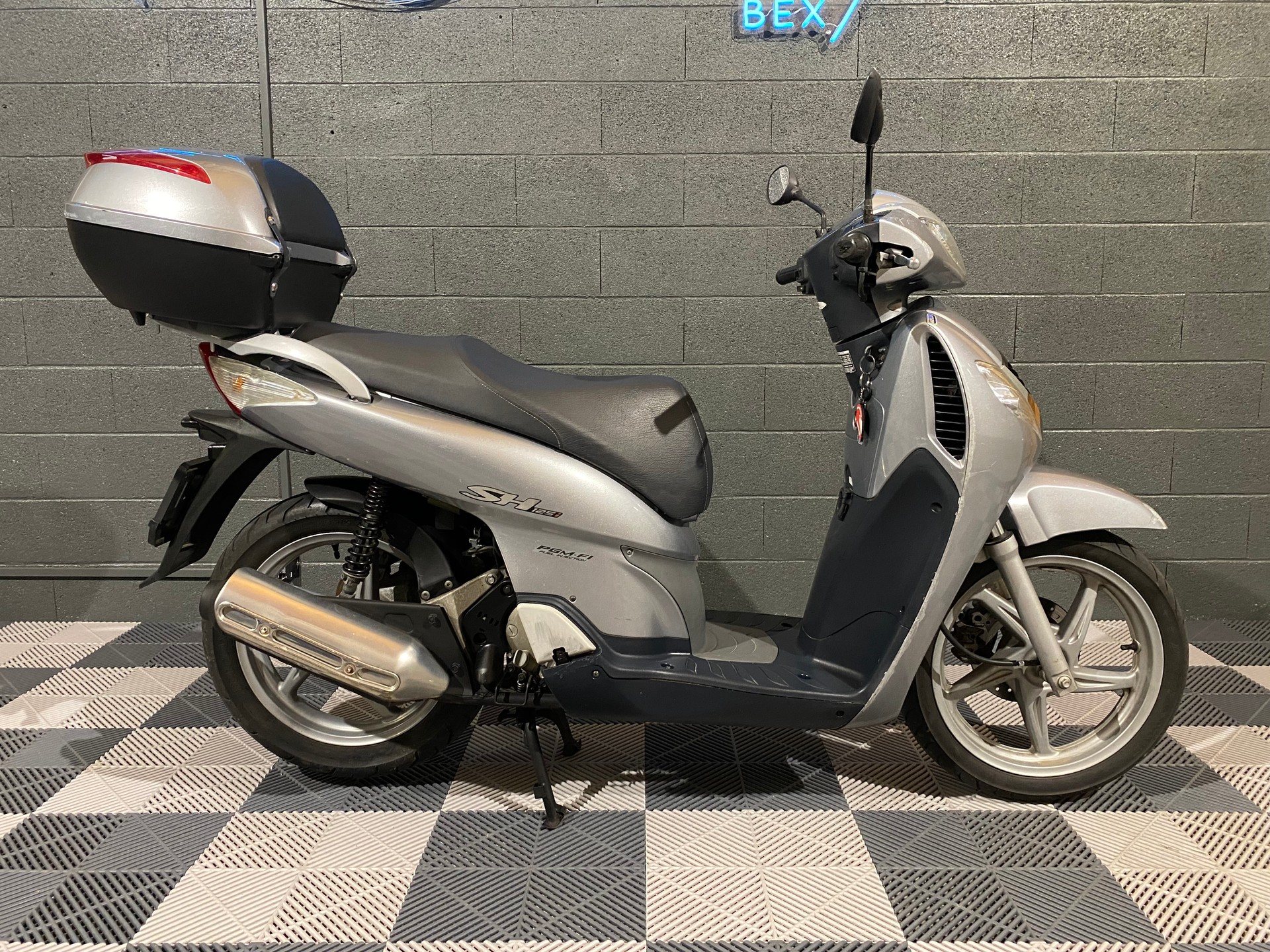HONDA SH 125 i Topbox-image-1