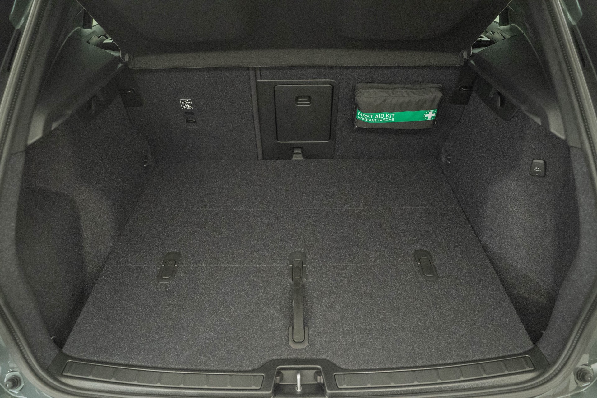 VOLVO XC40 2.0 B4 MH Plus Dark-image-4