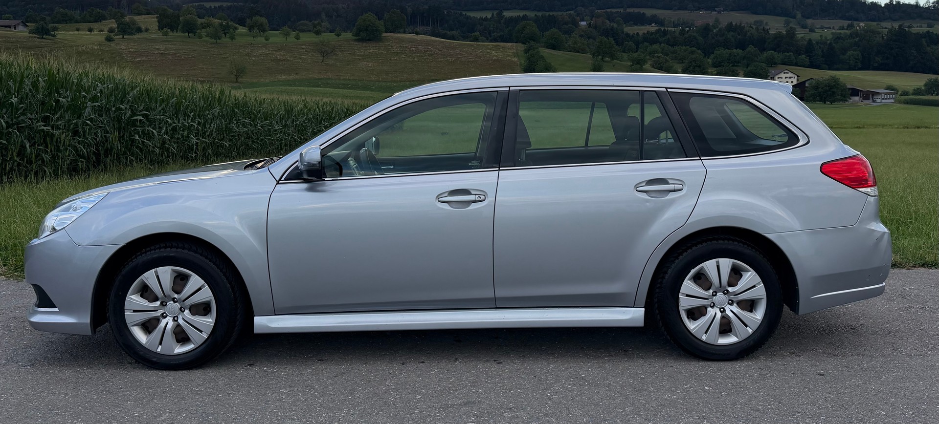 SUBARU Legacy 2.0i Swiss Special AWD-image-2