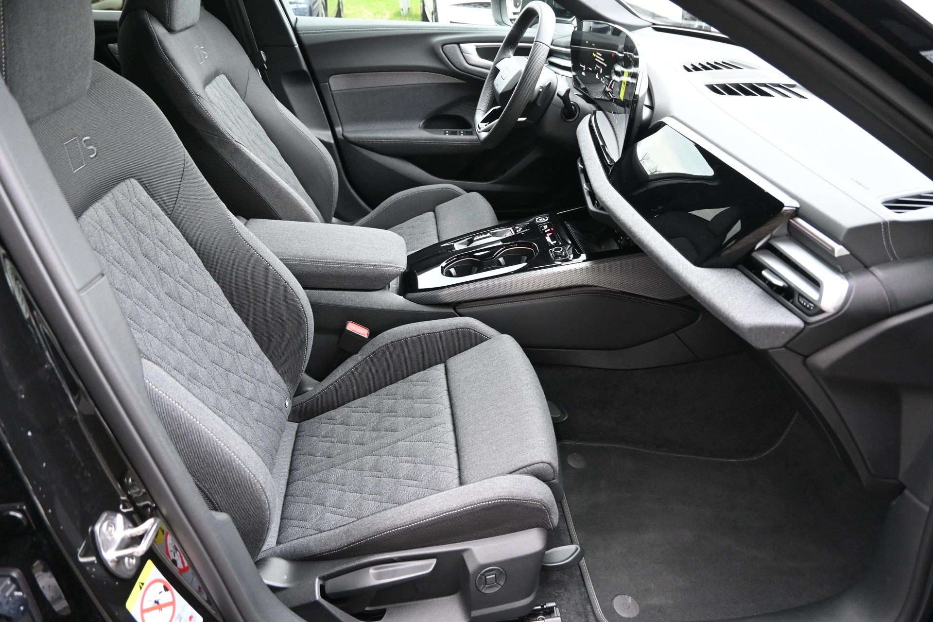 AUDI A5 Limousine 40 TFSI S Line S tronic 204PS + Werksgarantie 06.2027-image-11