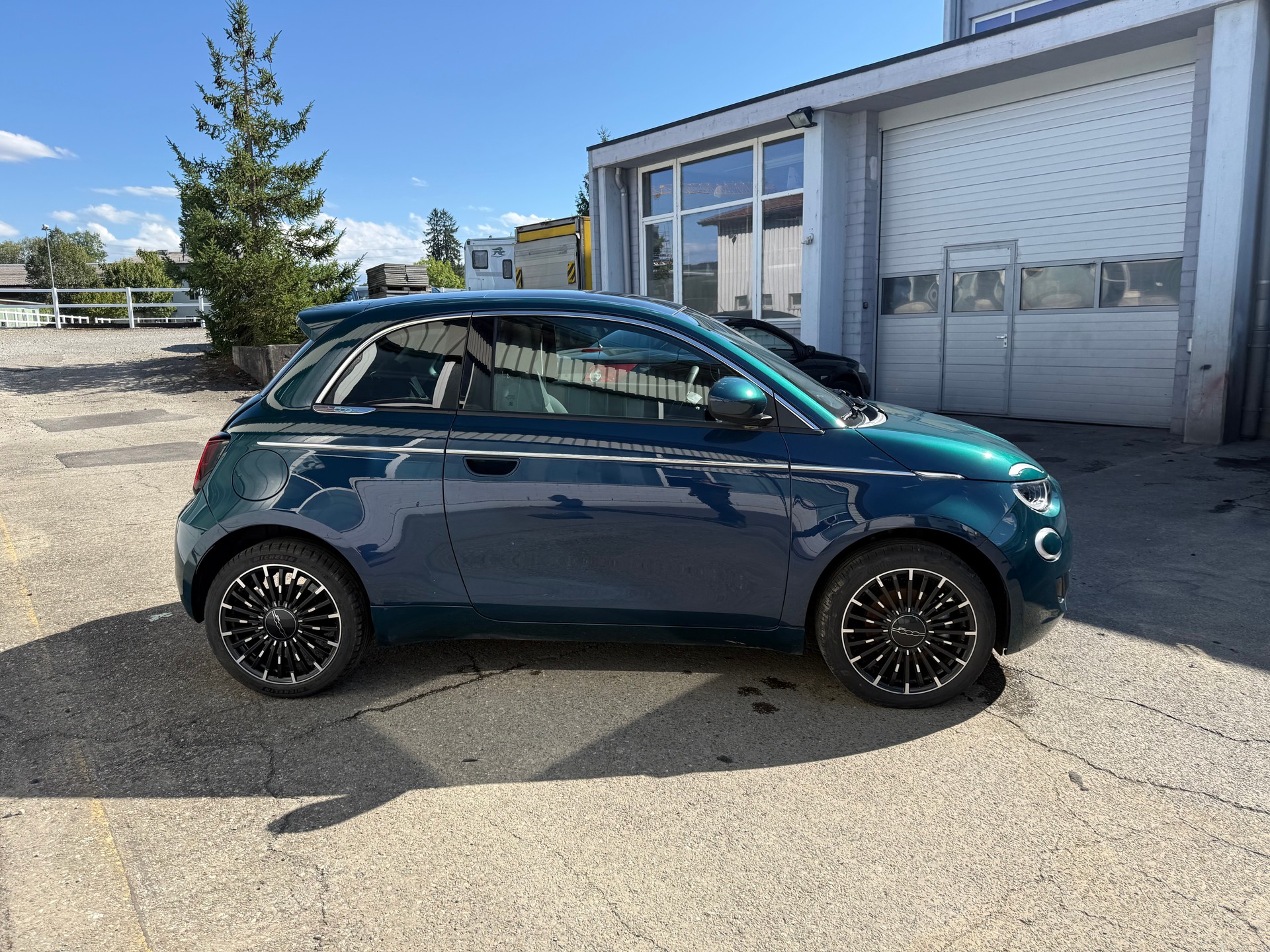 FIAT 500 electric 87 kW Icon-showroom-element-2