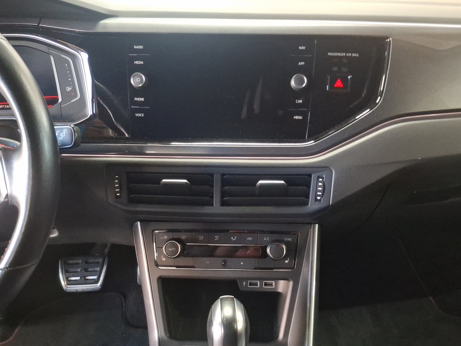 VW Polo 2.0 TSI GTI DSG-image-10