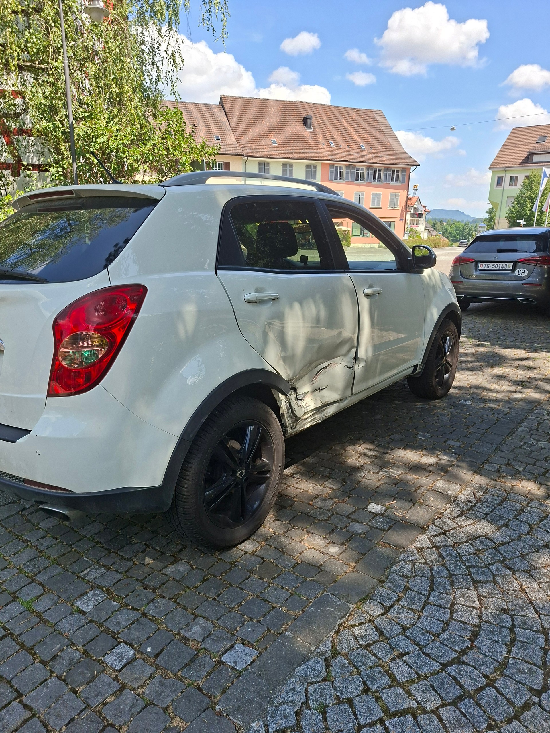 KGM-SsangYong Korando 2.0 e-XDI White Edition 4WD Automatic-image-3