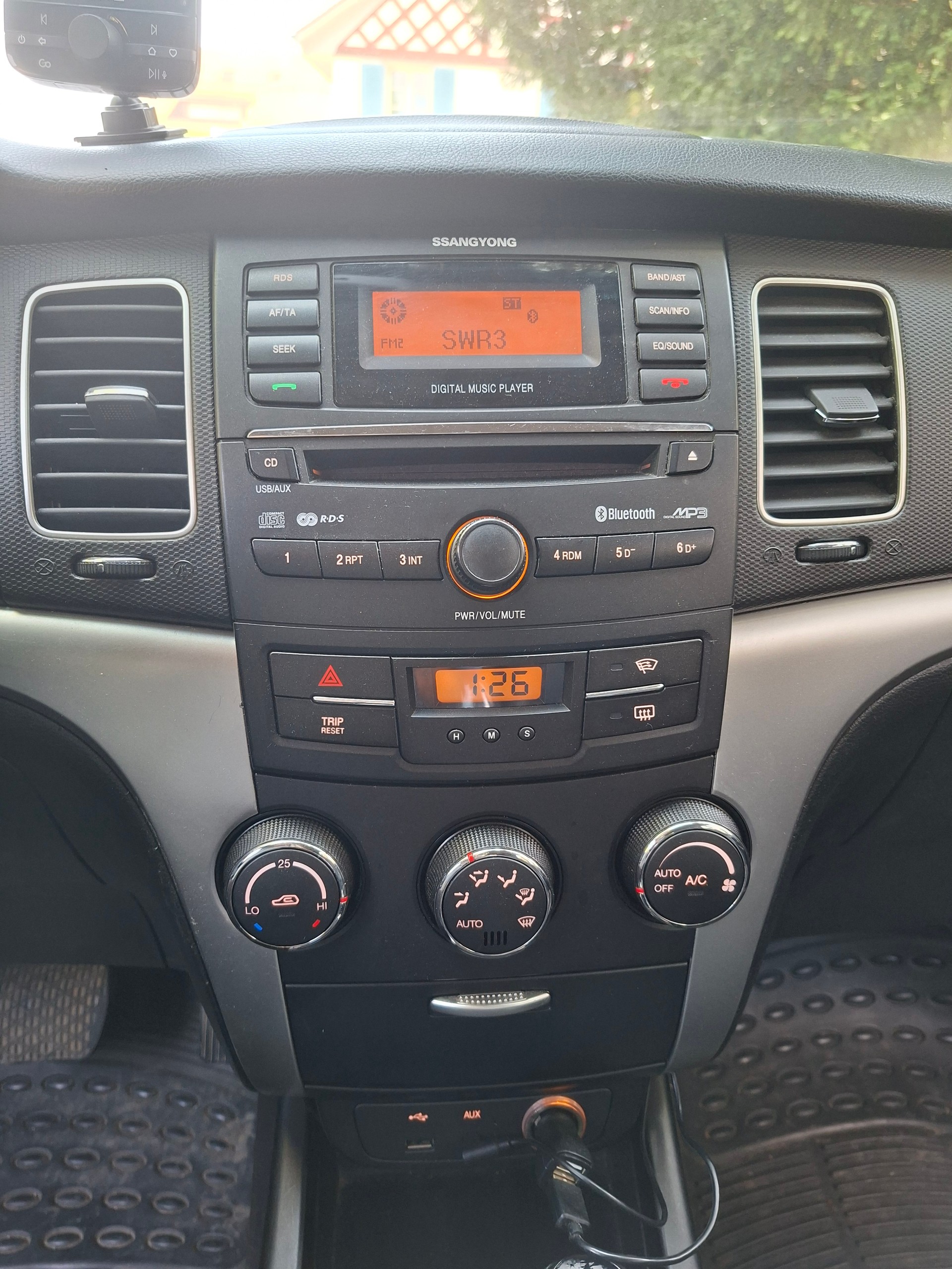 KGM-SsangYong Korando 2.0 e-XDI White Edition 4WD Automatic-image-7