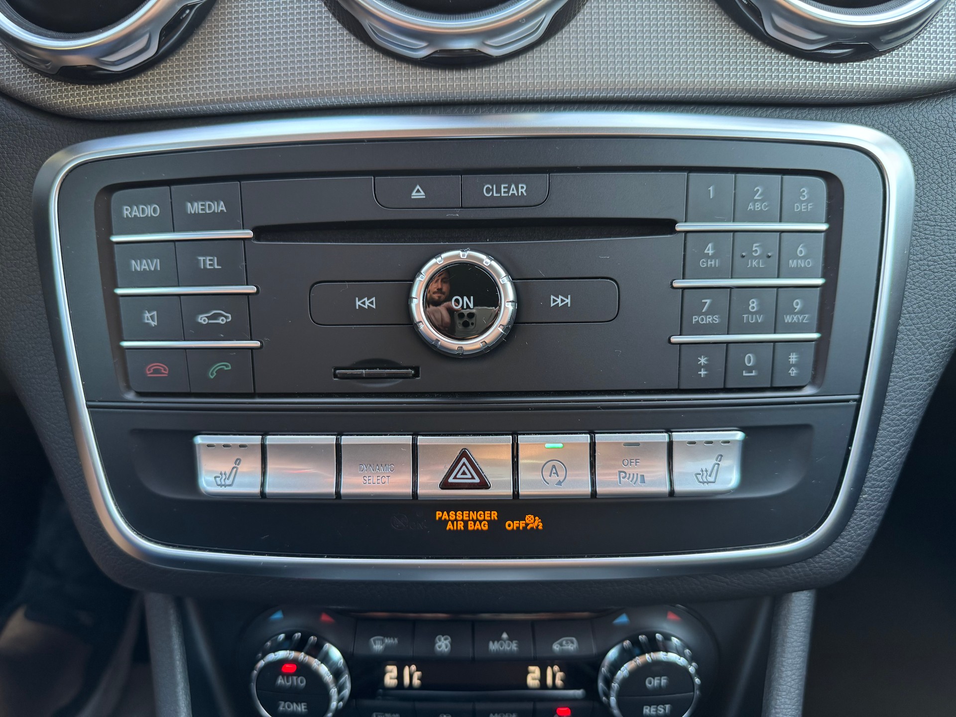 MERCEDES-BENZ GLA 200 Night Star 7G-DCT-image-16
