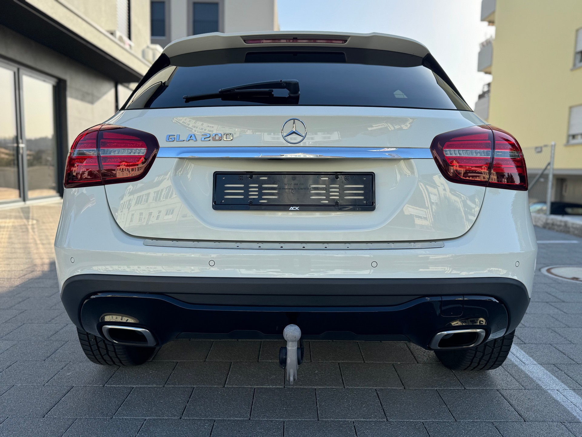 MERCEDES-BENZ GLA 200 Night Star 7G-DCT-image-4