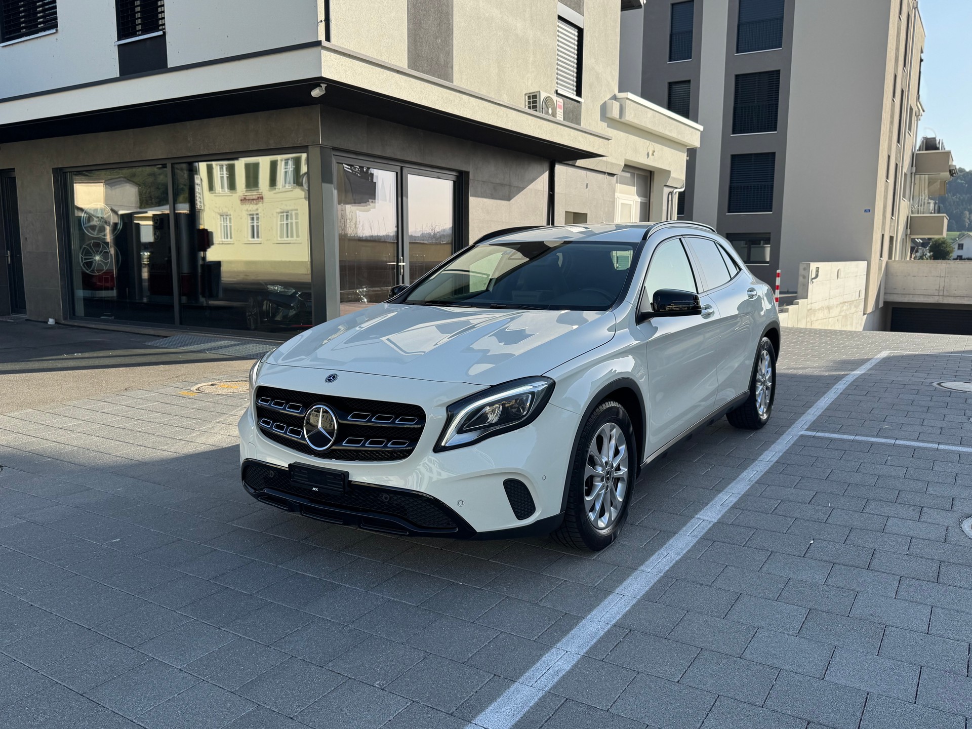 MERCEDES-BENZ GLA 200 Night Star 7G-DCT
