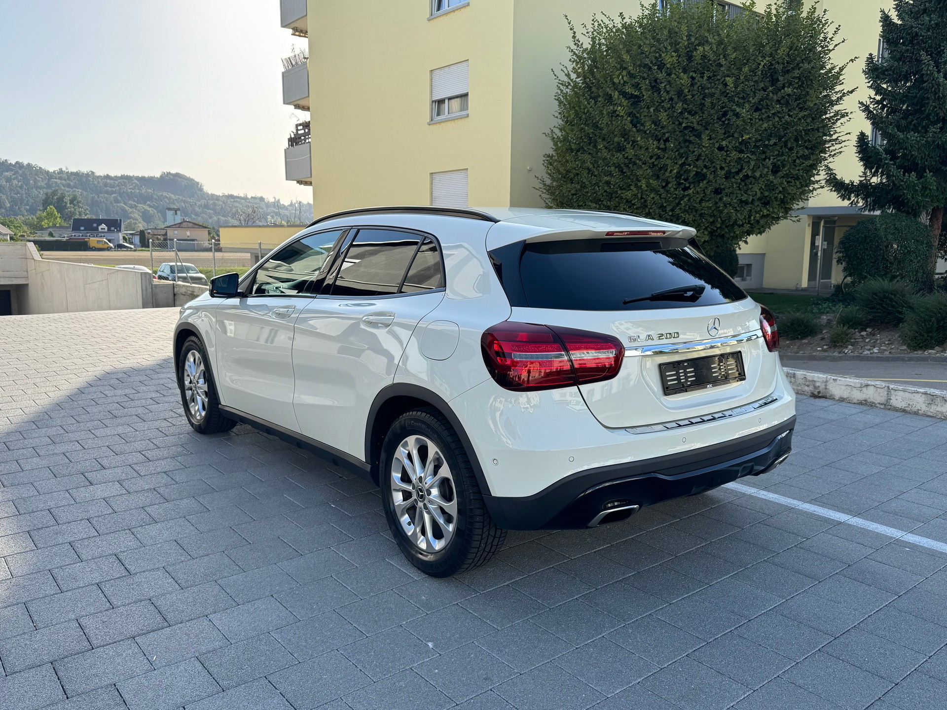 MERCEDES-BENZ GLA 200 Night Star 7G-DCT-showroom-element-2