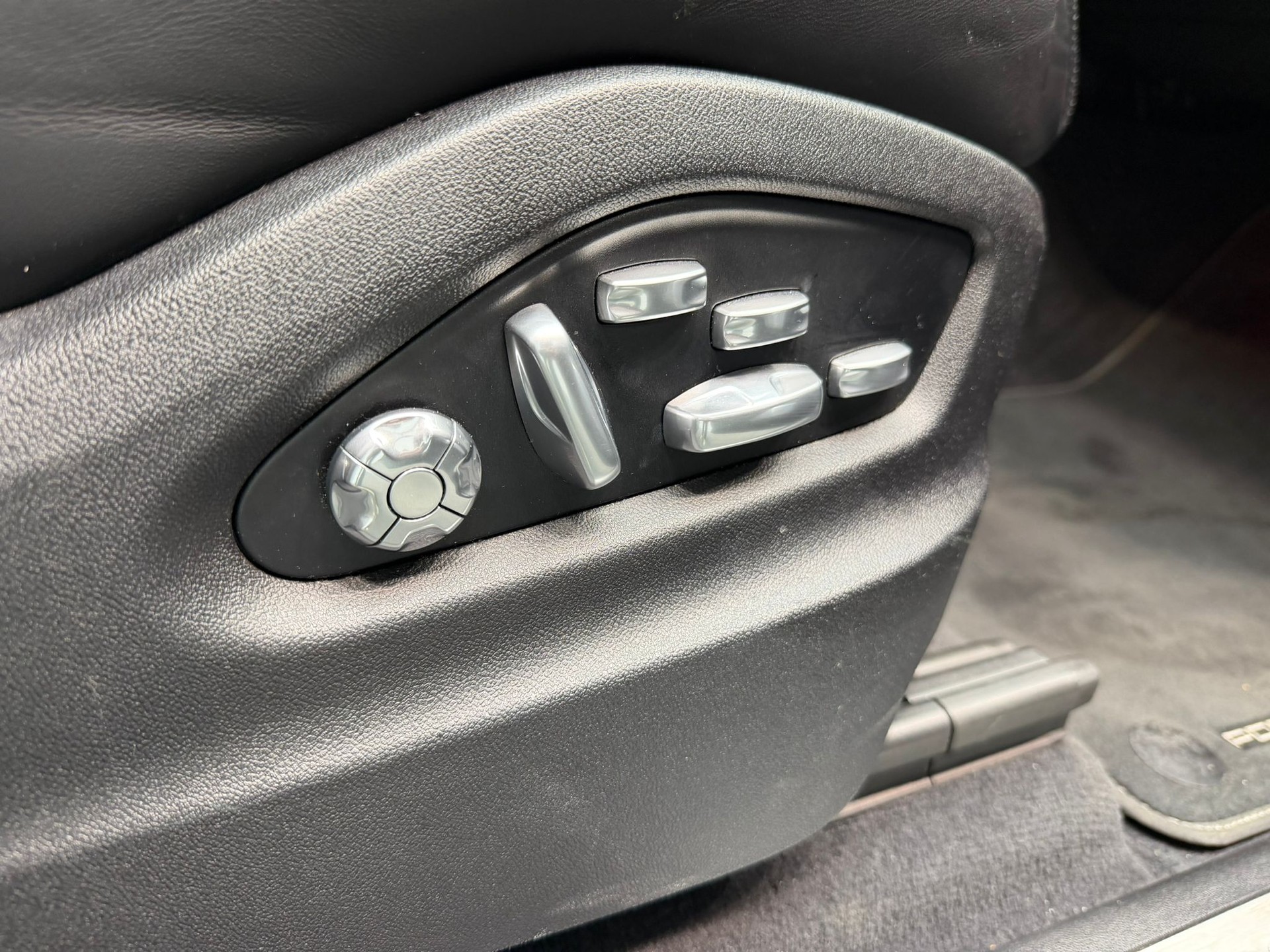 PORSCHE Cayenne E-Hybrid-image-13