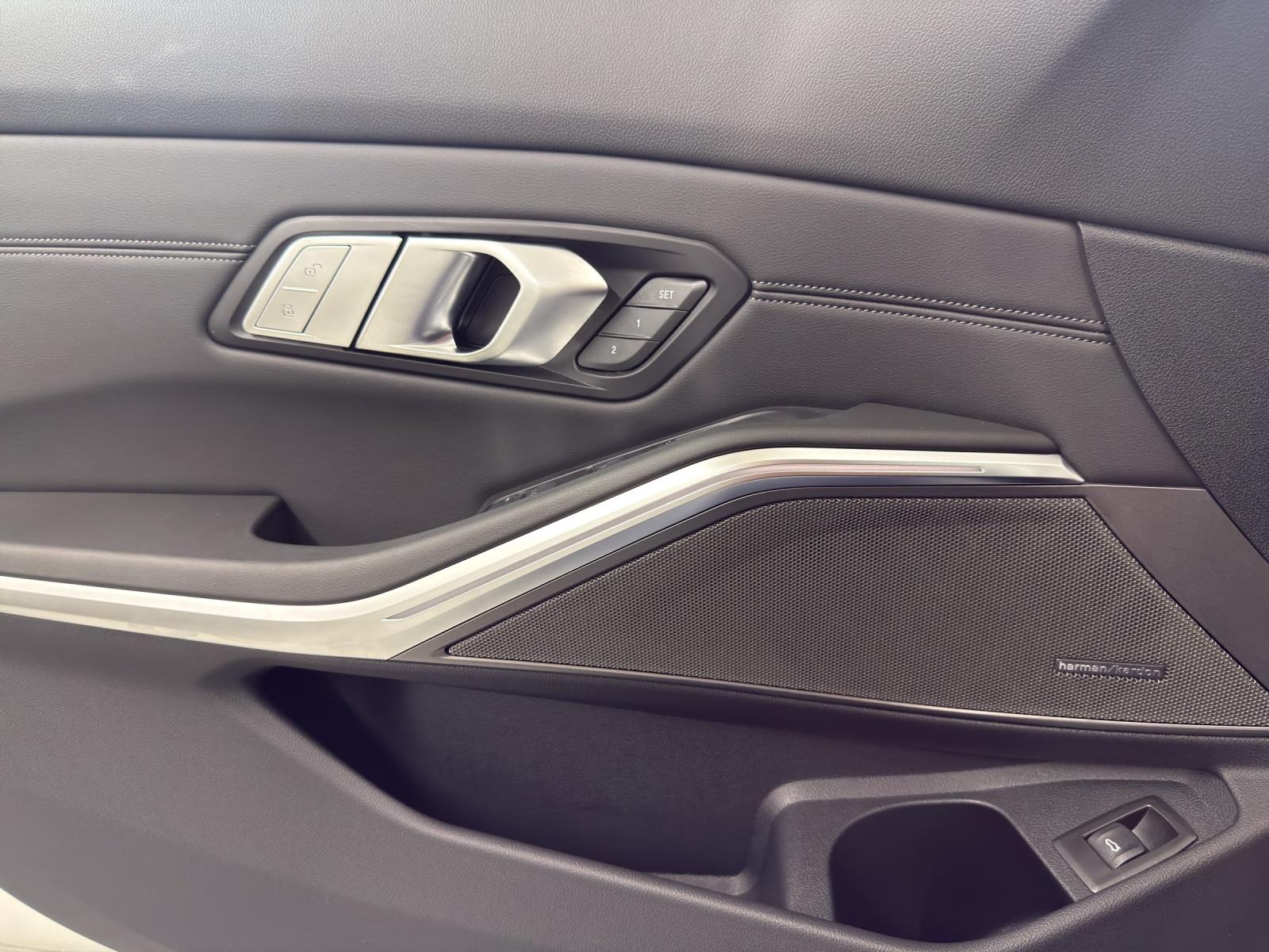 BMW M3 Competition xDrive Touring-image-14