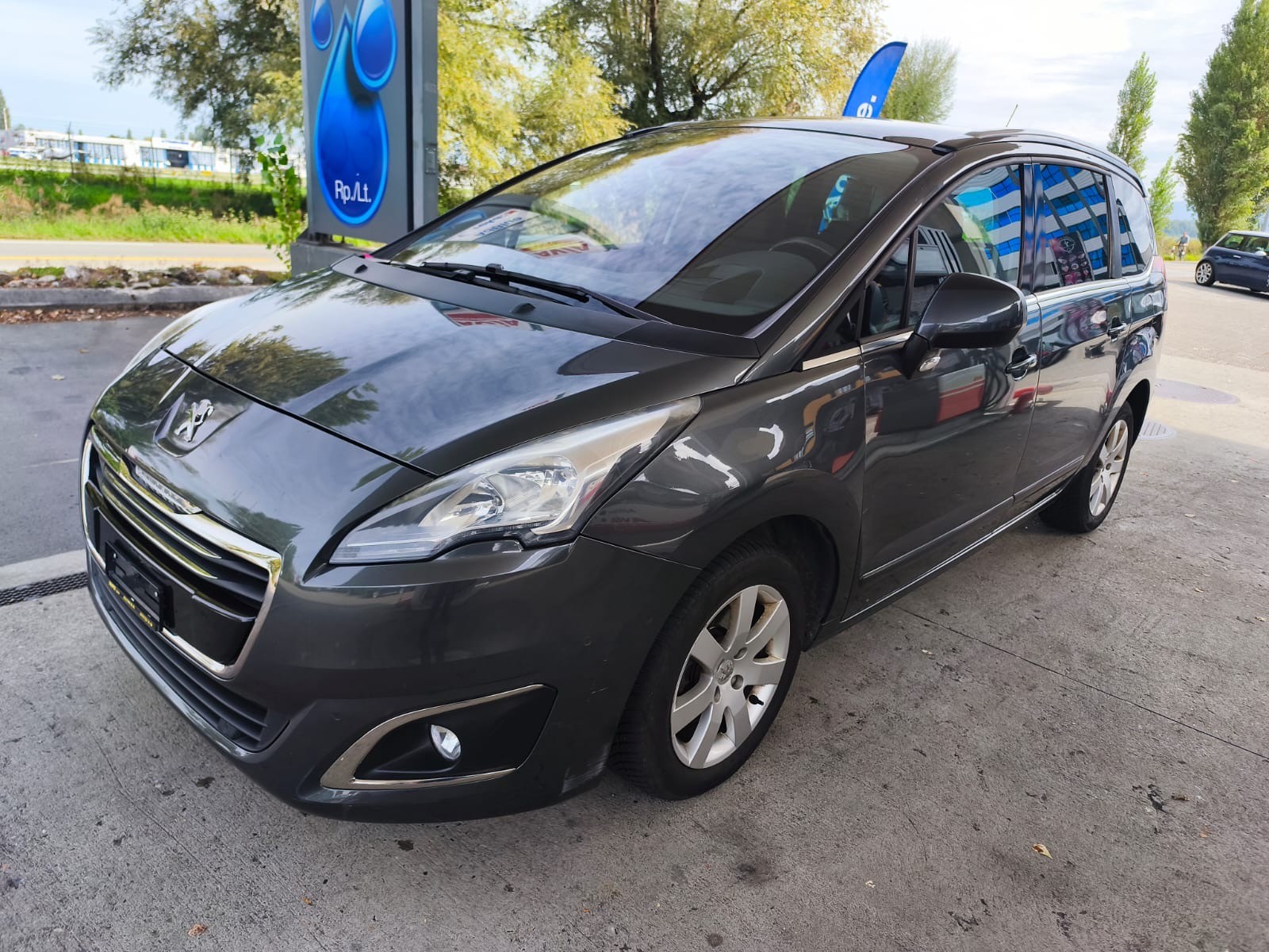 PEUGEOT 5008 1.6 16V T Swiss Edition-showroom-element-1
