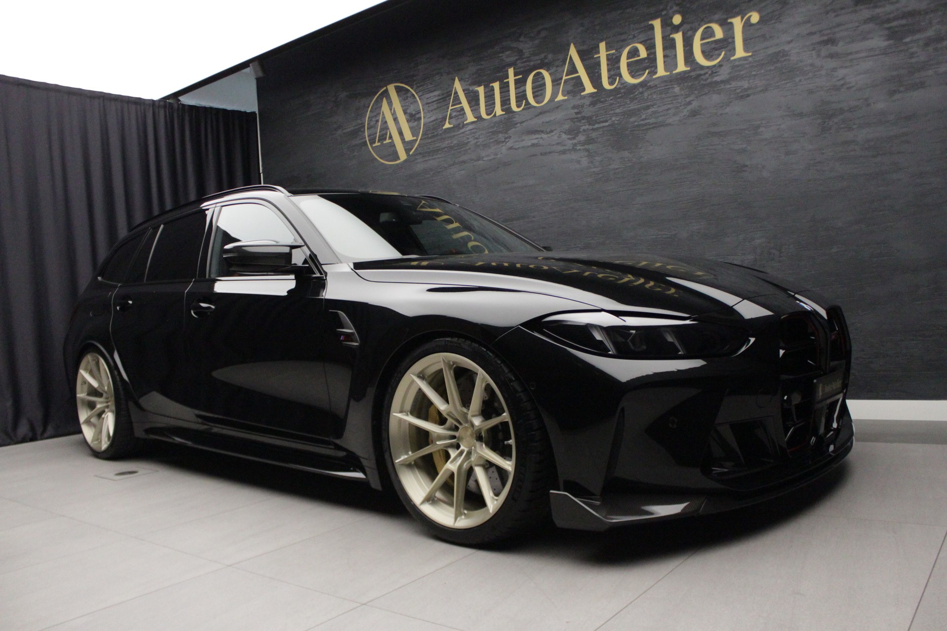 BMW M3 CS Touring xDrive-showroom-element-2