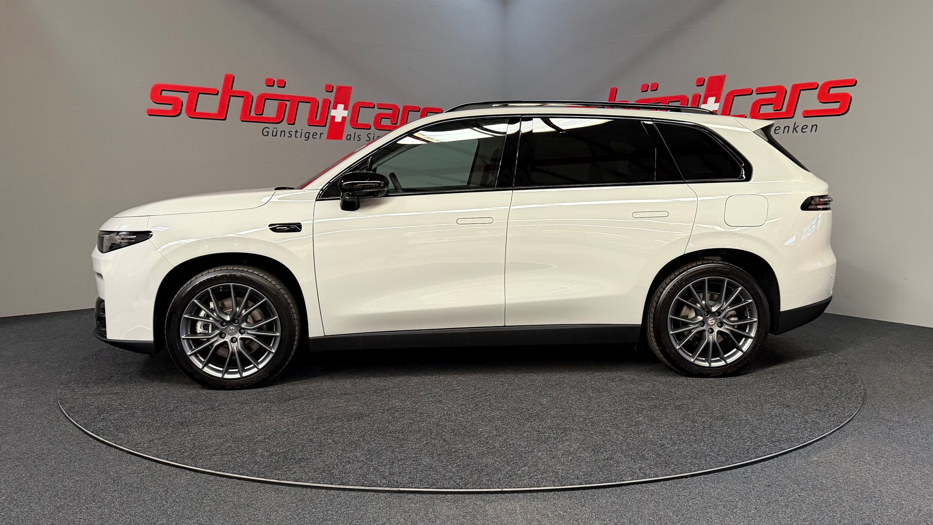 LEAPMOTOR C10 REEV 28kWh Design-showroom-element-2