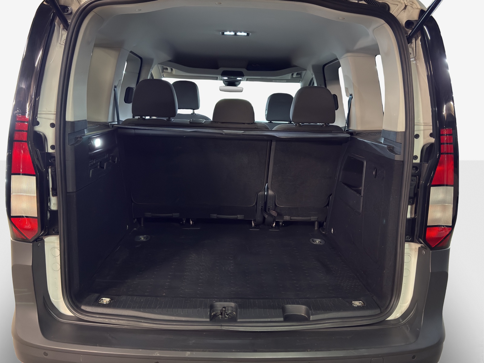 VW Caddy 2.0 TDI-image-12