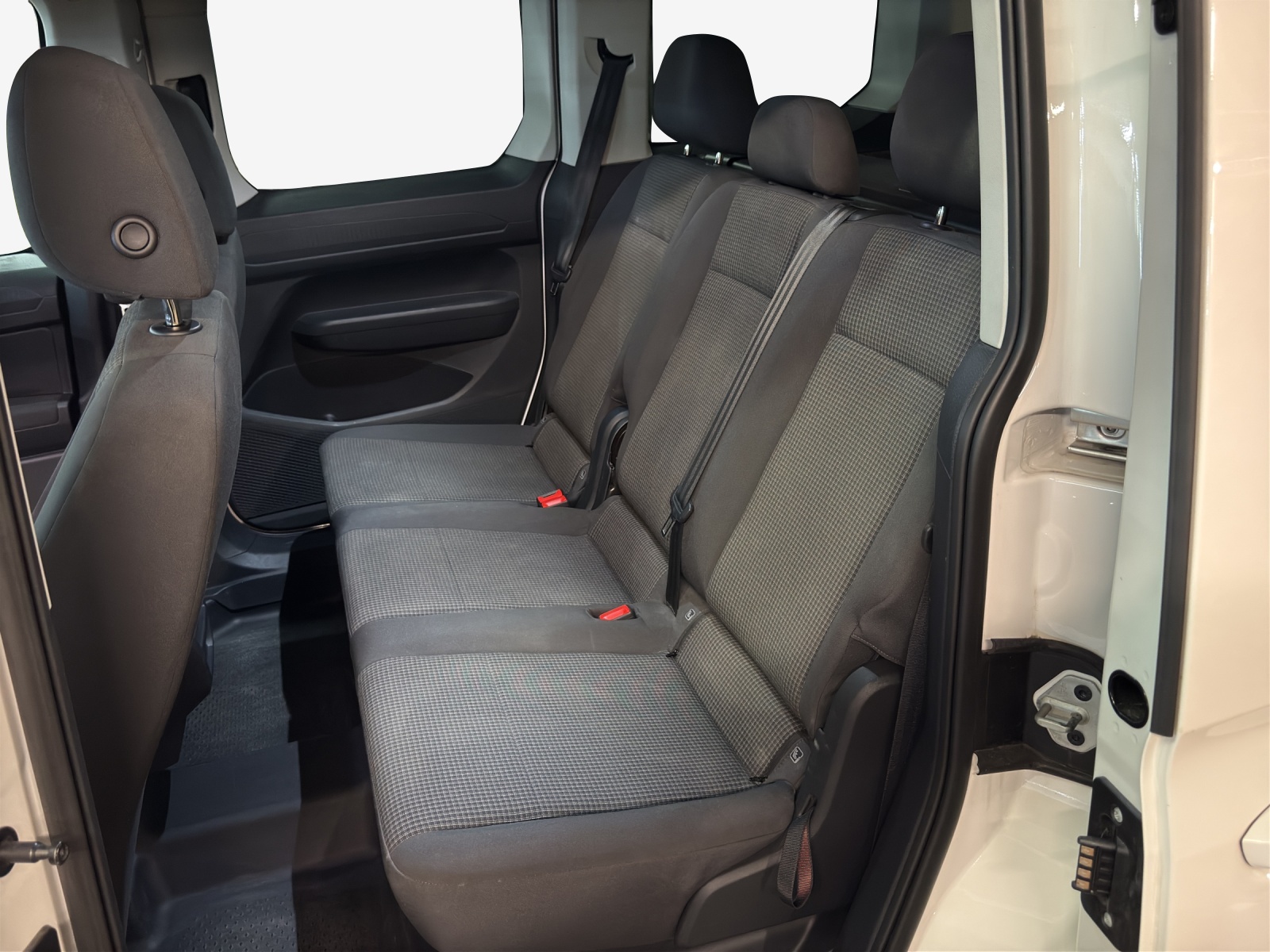 VW Caddy 2.0 TDI-image-11