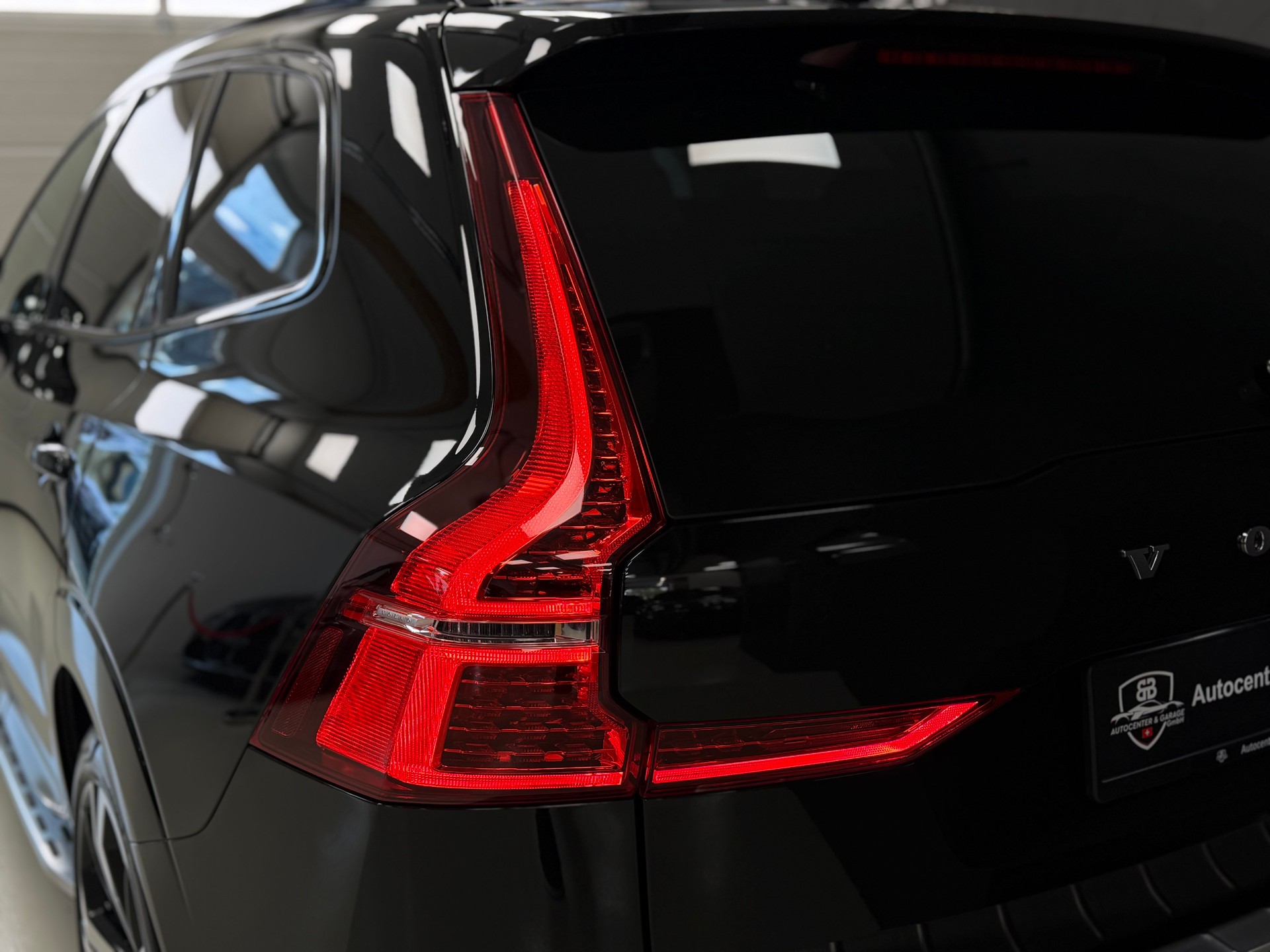 VOLVO XC60 B5 Benzin Mild Hybrid AWD Ultimate Dark Geartronic-image-6
