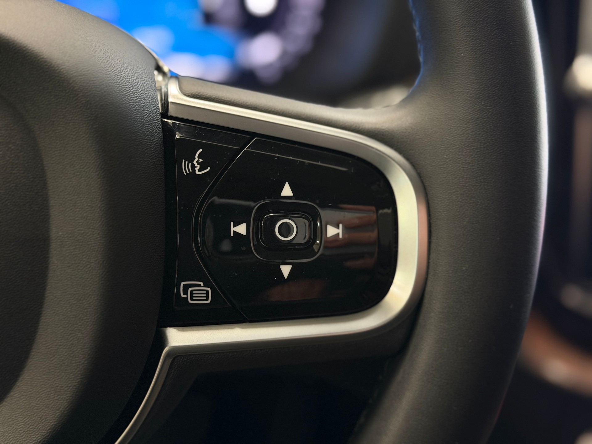 VOLVO XC60 B5 Benzin Mild Hybrid AWD Ultimate Dark Geartronic-image-22