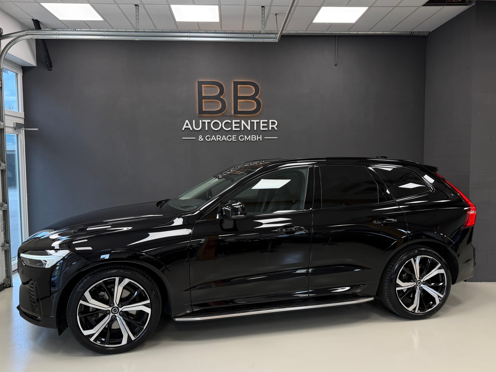 VOLVO XC60 B5 Benzin Mild Hybrid AWD Ultimate Dark Geartronic-showroom-element-2
